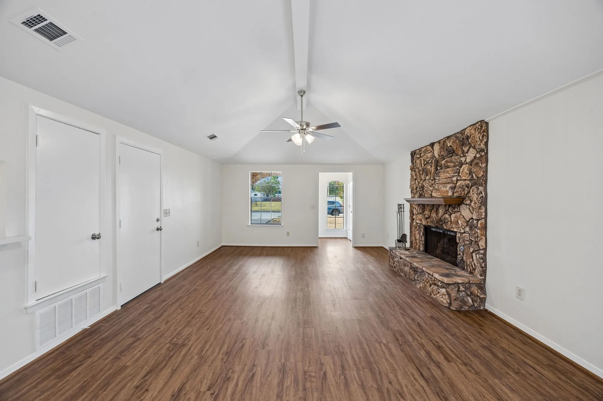 Single Family Residence For Sale in Collin County , 1613 19th Street, Plano, Texas 75074, 3 Bedroom, 2 Bathroom, 1 Garage spaces, 1,412 Sqft, built in 1984, mls#21396377, Real Estate Agent in Plano, Homes For Sale in Collin county, Homes For Sale in Plano, Realtor in Plano Texas, Real Estate Brokerage Independent Realty Texas, Luminita Cordes Realtor