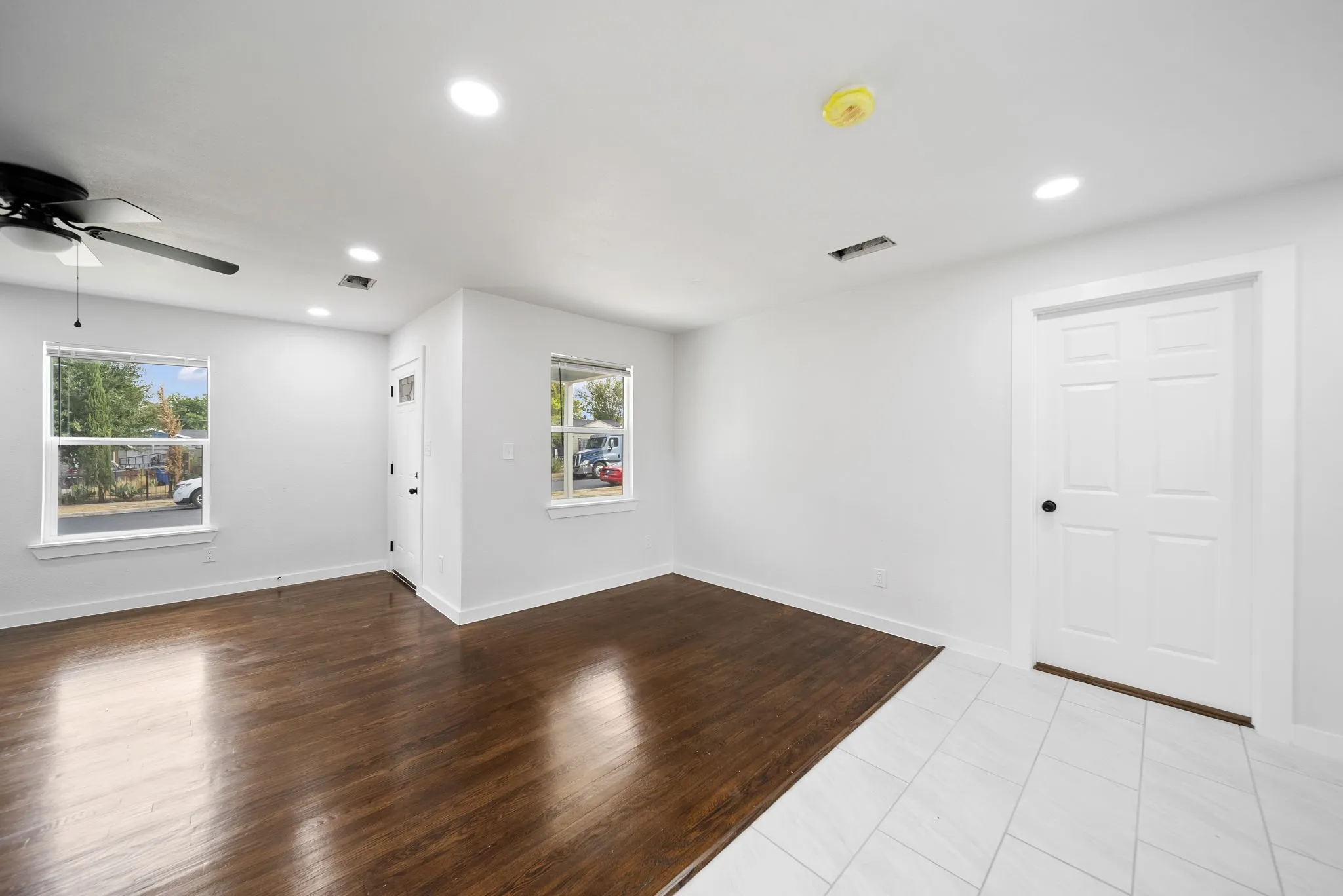 Single Family Residence For Sale in Dallas County , 2451 Hudspeth Avenue, Dallas, Texas 75216, 3 Bedroom, 2 Bathroom, Garage spaces, 1,200 Sqft, built in 1951, mls#21396473, Real Estate Agent in Dallas, Homes For Sale in Dallas county, Homes For Sale in Dallas, Realtor in Dallas Texas, Real Estate Brokerage Independent Realty Texas, Luminita Cordes Realtor