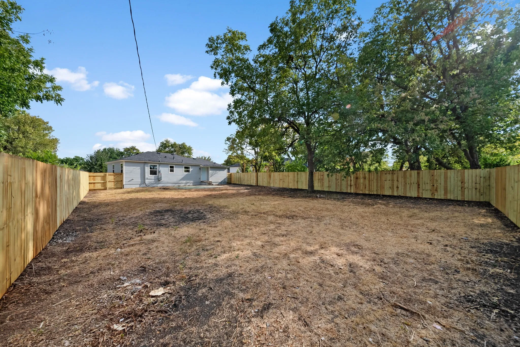 Single Family Residence For Sale in Dallas County , 2451 Hudspeth Avenue, Dallas, Texas 75216, 3 Bedroom, 2 Bathroom, Garage spaces, 1,200 Sqft, built in 1951, mls#21396473, Real Estate Agent in Dallas, Homes For Sale in Dallas county, Homes For Sale in Dallas, Realtor in Dallas Texas, Real Estate Brokerage Independent Realty Texas, Luminita Cordes Realtor