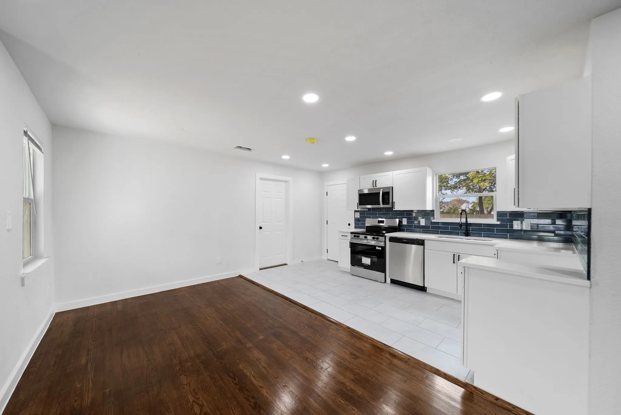 Single Family Residence For Sale in Dallas County , 2451 Hudspeth Avenue, Dallas, Texas 75216, 3 Bedroom, 2 Bathroom, Garage spaces, 1,200 Sqft, built in 1951, mls#21396473, Real Estate Agent in Dallas, Homes For Sale in Dallas county, Homes For Sale in Dallas, Realtor in Dallas Texas, Real Estate Brokerage Independent Realty Texas, Luminita Cordes Realtor