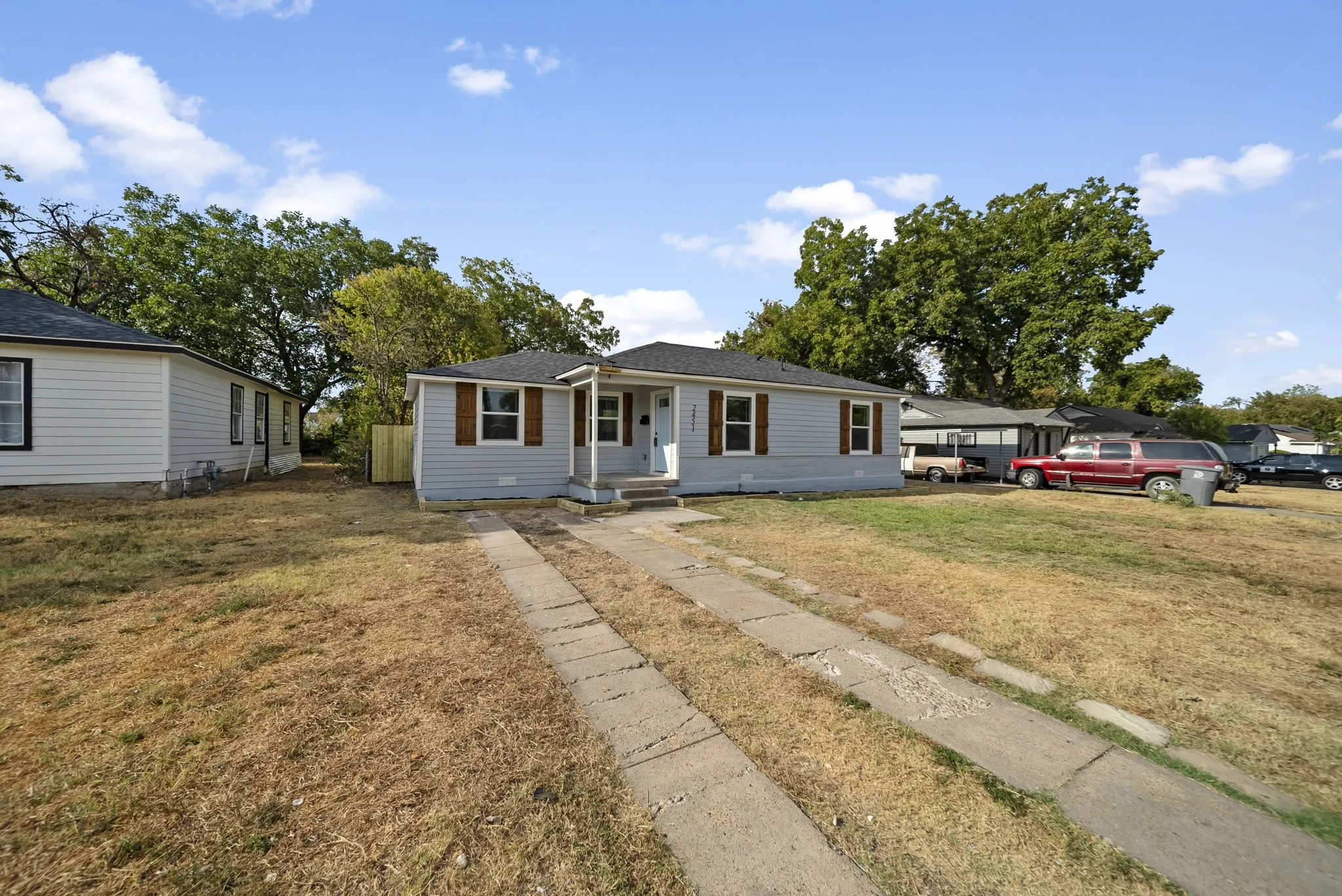 Single Family Residence For Sale in Dallas County , 2451 Hudspeth Avenue, Dallas, Texas 75216, 3 Bedroom, 2 Bathroom, Garage spaces, 1,200 Sqft, built in 1951, mls#21396473, Real Estate Agent in Dallas, Homes For Sale in Dallas county, Homes For Sale in Dallas, Realtor in Dallas Texas, Real Estate Brokerage Independent Realty Texas, Luminita Cordes Realtor