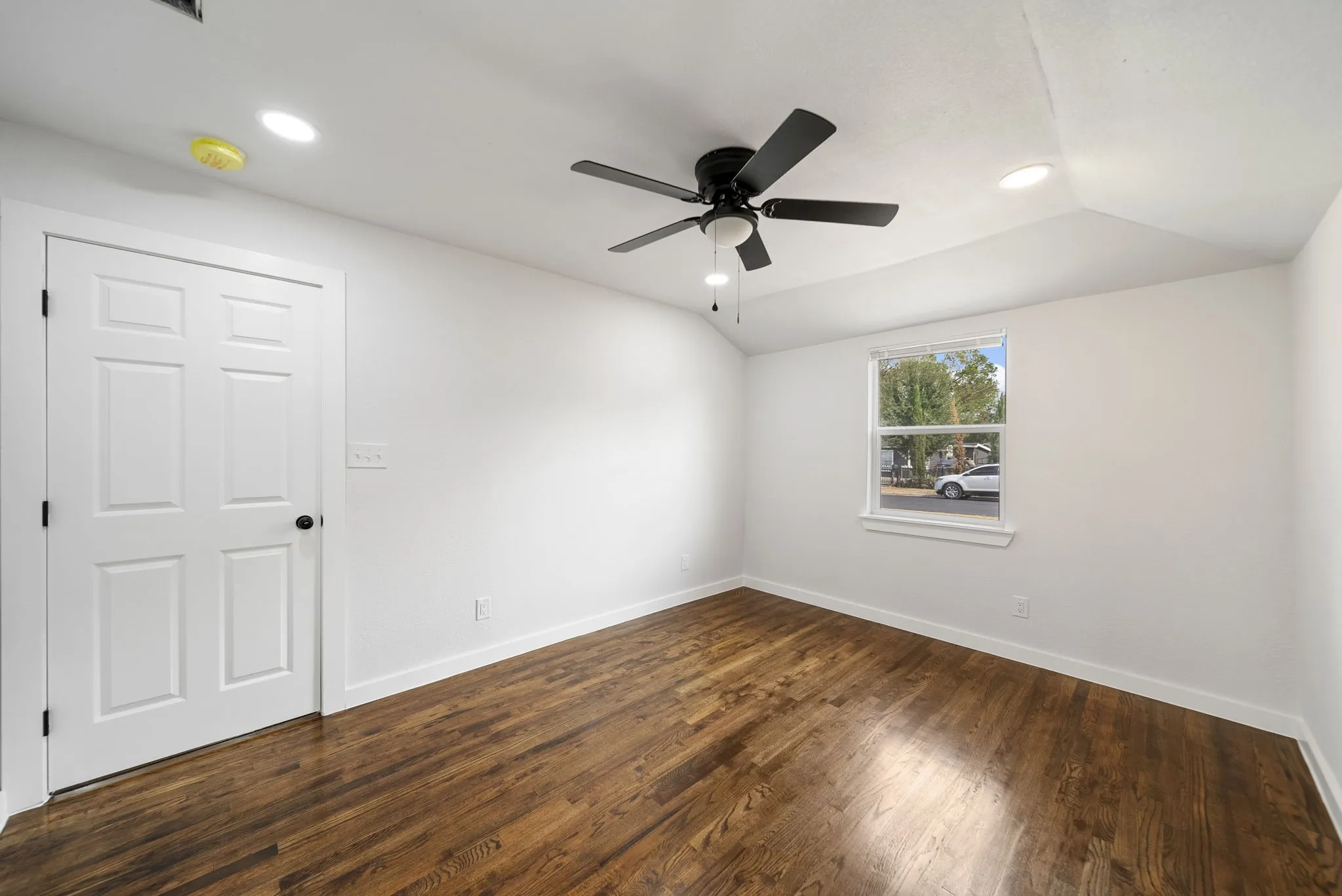 Single Family Residence For Sale in Dallas County , 2451 Hudspeth Avenue, Dallas, Texas 75216, 3 Bedroom, 2 Bathroom, Garage spaces, 1,200 Sqft, built in 1951, mls#21396473, Real Estate Agent in Dallas, Homes For Sale in Dallas county, Homes For Sale in Dallas, Realtor in Dallas Texas, Real Estate Brokerage Independent Realty Texas, Luminita Cordes Realtor