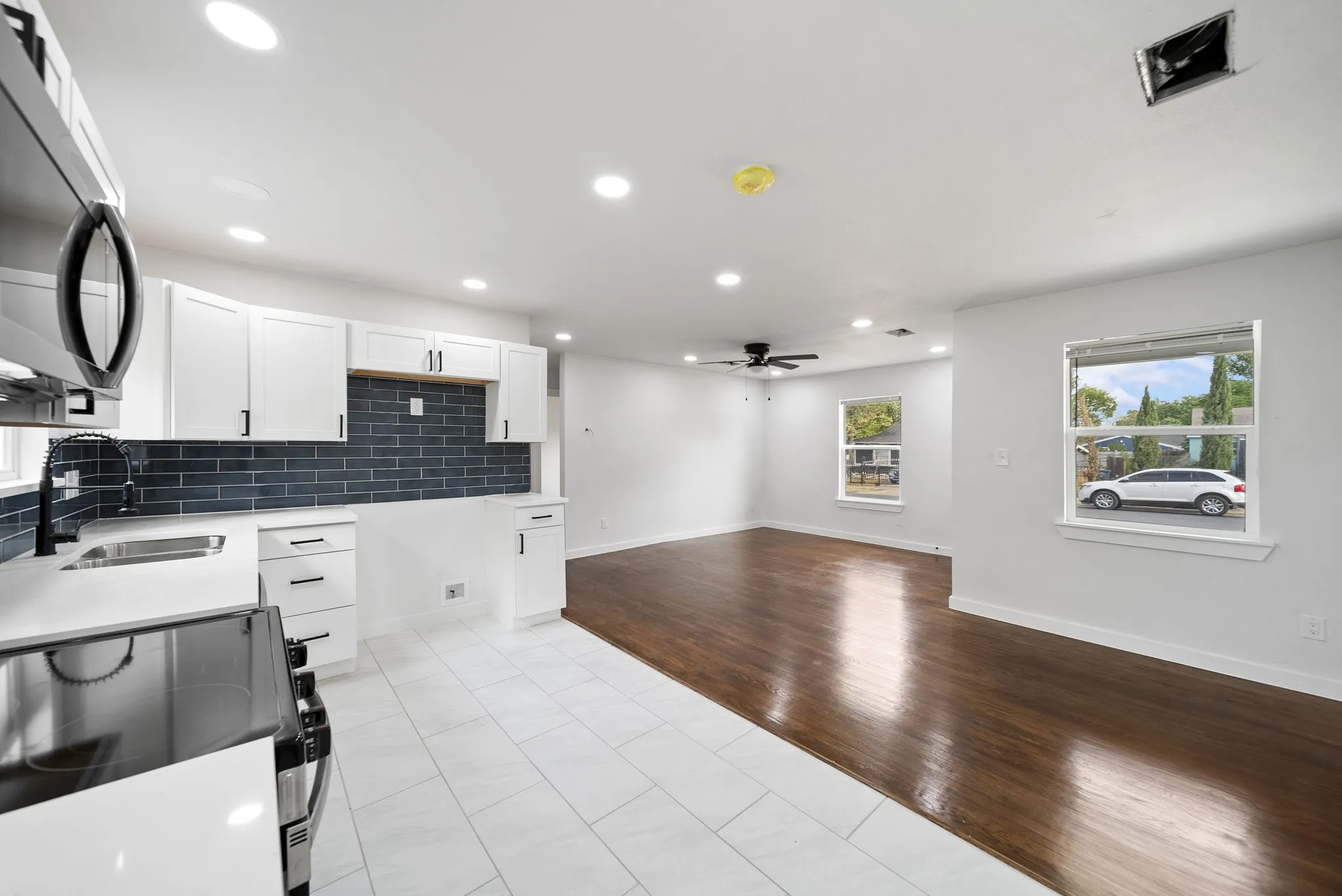 Single Family Residence For Sale in Dallas County , 2451 Hudspeth Avenue, Dallas, Texas 75216, 3 Bedroom, 2 Bathroom, Garage spaces, 1,200 Sqft, built in 1951, mls#21396473, Real Estate Agent in Dallas, Homes For Sale in Dallas county, Homes For Sale in Dallas, Realtor in Dallas Texas, Real Estate Brokerage Independent Realty Texas, Luminita Cordes Realtor