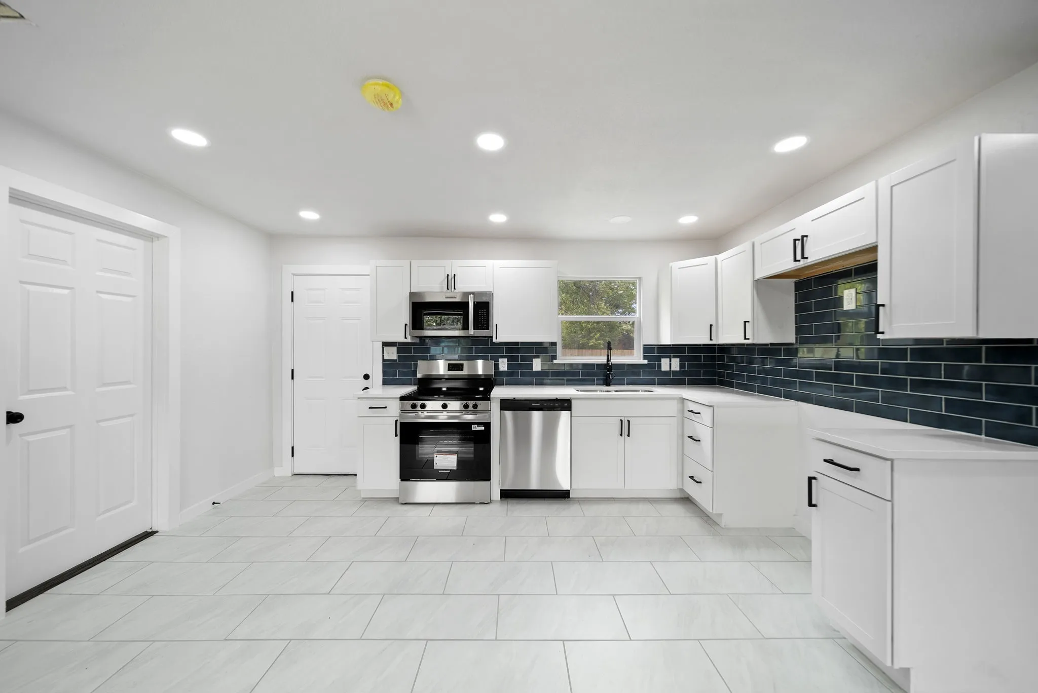 Single Family Residence For Sale in Dallas County , 2451 Hudspeth Avenue, Dallas, Texas 75216, 3 Bedroom, 2 Bathroom, Garage spaces, 1,200 Sqft, built in 1951, mls#21396473, Real Estate Agent in Dallas, Homes For Sale in Dallas county, Homes For Sale in Dallas, Realtor in Dallas Texas, Real Estate Brokerage Independent Realty Texas, Luminita Cordes Realtor