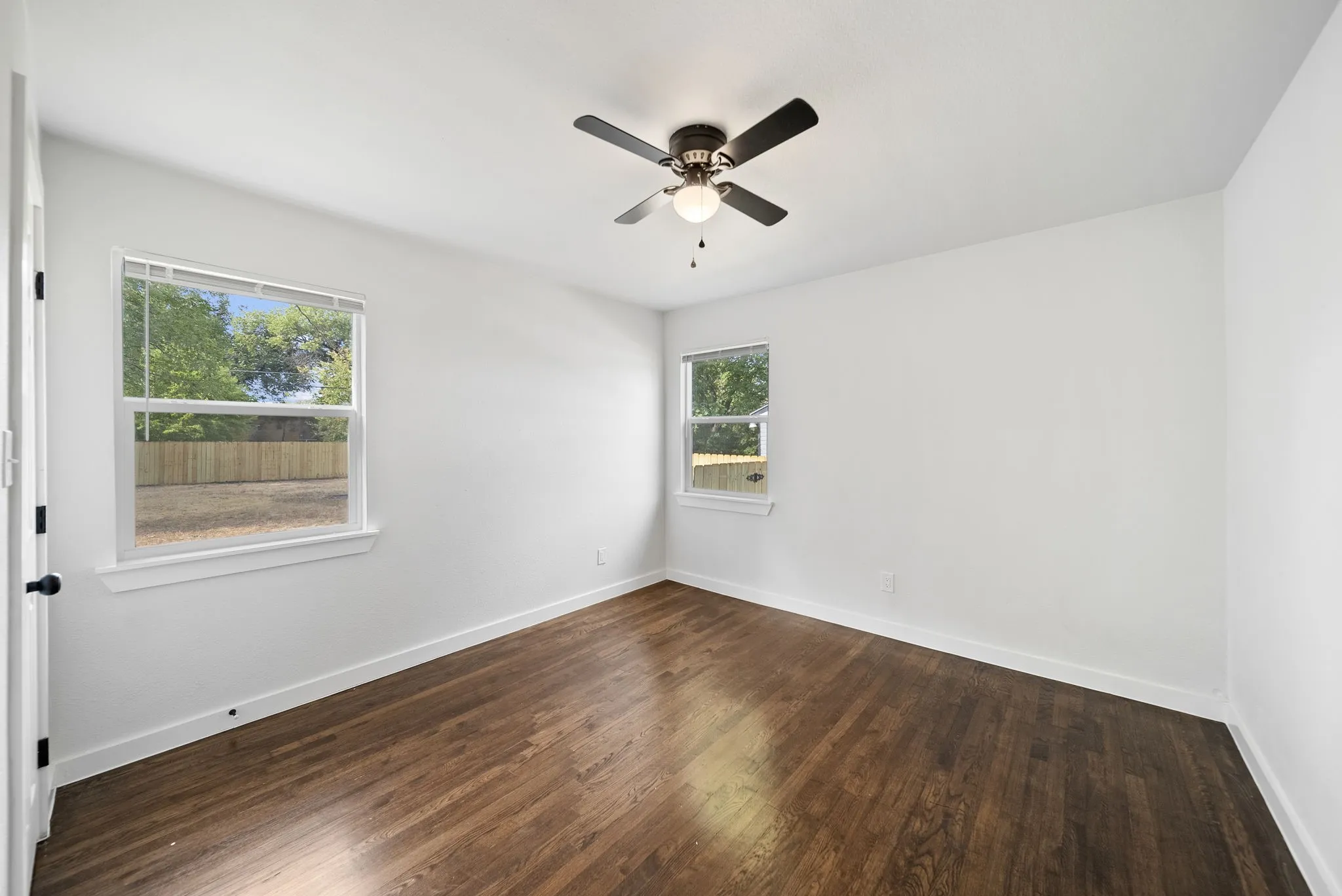 Single Family Residence For Sale in Dallas County , 2451 Hudspeth Avenue, Dallas, Texas 75216, 3 Bedroom, 2 Bathroom, Garage spaces, 1,200 Sqft, built in 1951, mls#21396473, Real Estate Agent in Dallas, Homes For Sale in Dallas county, Homes For Sale in Dallas, Realtor in Dallas Texas, Real Estate Brokerage Independent Realty Texas, Luminita Cordes Realtor