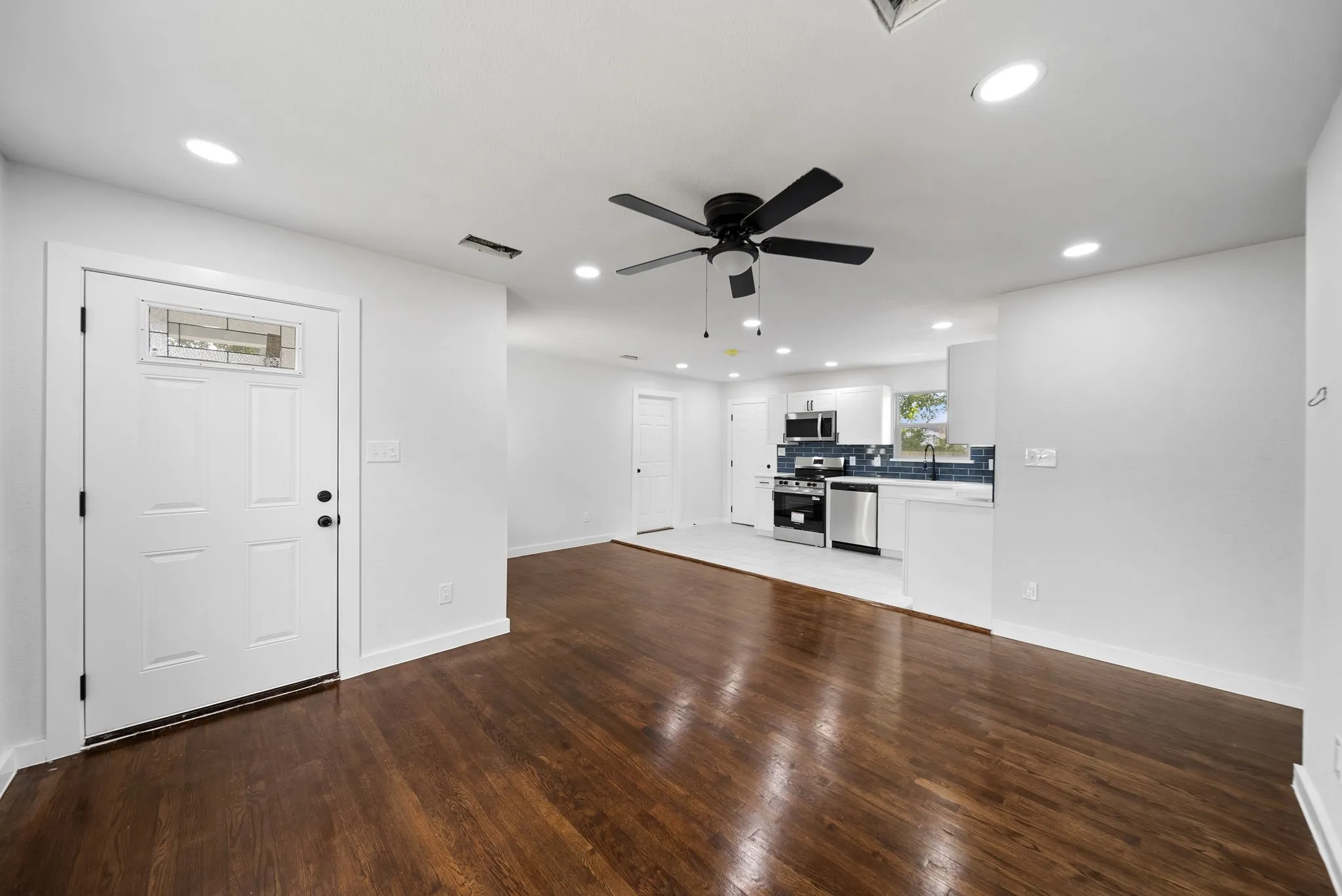 Single Family Residence For Sale in Dallas County , 2451 Hudspeth Avenue, Dallas, Texas 75216, 3 Bedroom, 2 Bathroom, Garage spaces, 1,200 Sqft, built in 1951, mls#21396473, Real Estate Agent in Dallas, Homes For Sale in Dallas county, Homes For Sale in Dallas, Realtor in Dallas Texas, Real Estate Brokerage Independent Realty Texas, Luminita Cordes Realtor
