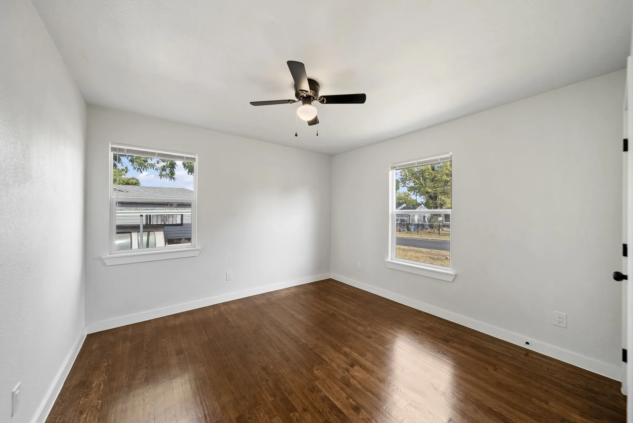 Single Family Residence For Sale in Dallas County , 2451 Hudspeth Avenue, Dallas, Texas 75216, 3 Bedroom, 2 Bathroom, Garage spaces, 1,200 Sqft, built in 1951, mls#21396473, Real Estate Agent in Dallas, Homes For Sale in Dallas county, Homes For Sale in Dallas, Realtor in Dallas Texas, Real Estate Brokerage Independent Realty Texas, Luminita Cordes Realtor