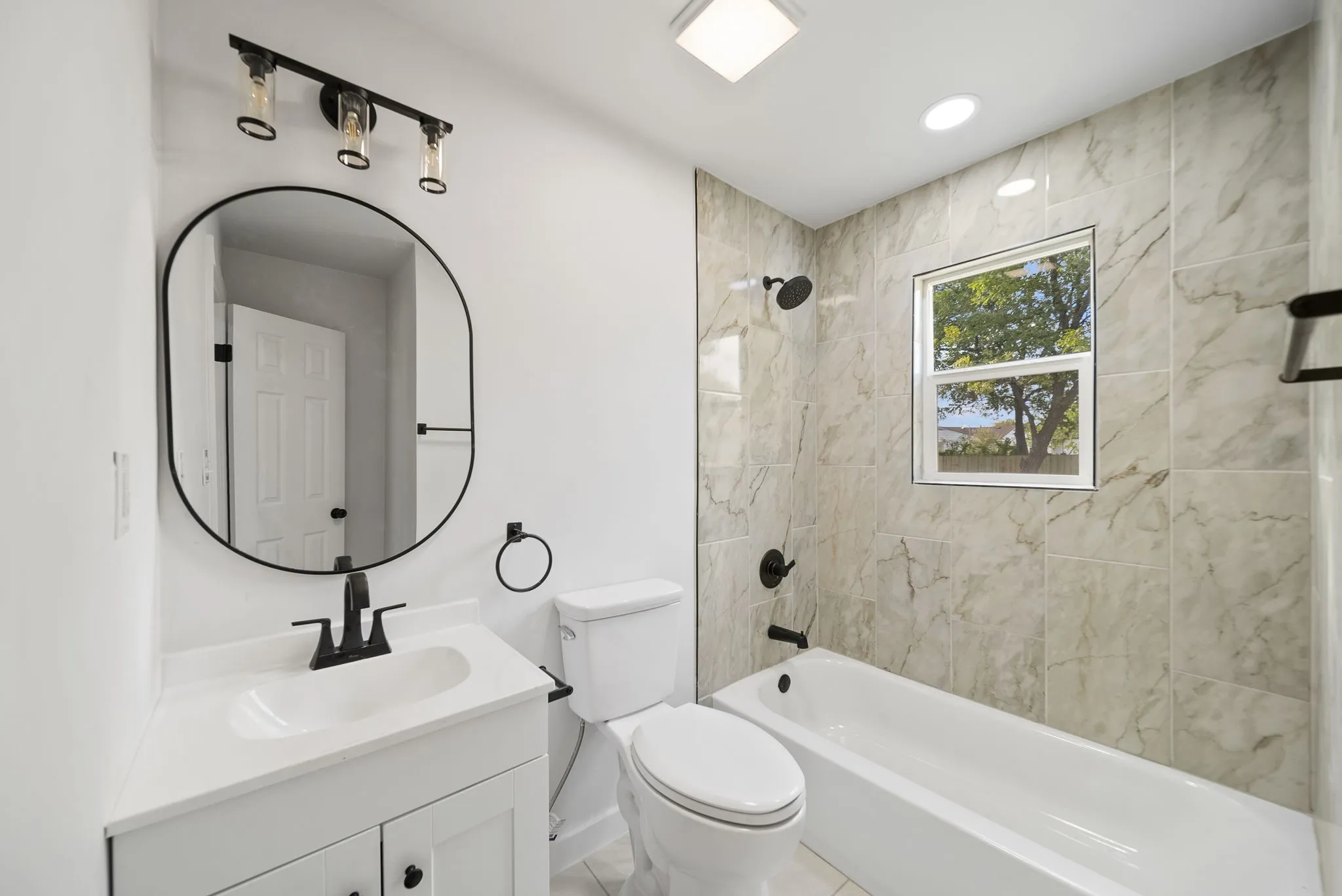 Single Family Residence For Sale in Dallas County , 2451 Hudspeth Avenue, Dallas, Texas 75216, 3 Bedroom, 2 Bathroom, Garage spaces, 1,200 Sqft, built in 1951, mls#21396473, Real Estate Agent in Dallas, Homes For Sale in Dallas county, Homes For Sale in Dallas, Realtor in Dallas Texas, Real Estate Brokerage Independent Realty Texas, Luminita Cordes Realtor