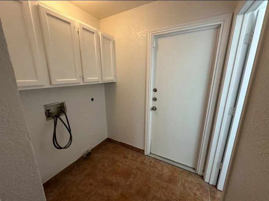 Single Family Residence For Rent in Dallas County , 1123 Hemlock Drive, De Soto, Texas 75115, 3 Bedroom, 3 Bathroom, 2 Garage spaces, 1,493 Sqft, built in 1985, mls#21393148, Real Estate Agent in De Soto, Homes For Rent in Dallas county, Homes For Rent in De Soto, Realtor in De Soto Texas, Real Estate Brokerage Independent Realty Texas, Luminita Cordes Realtor