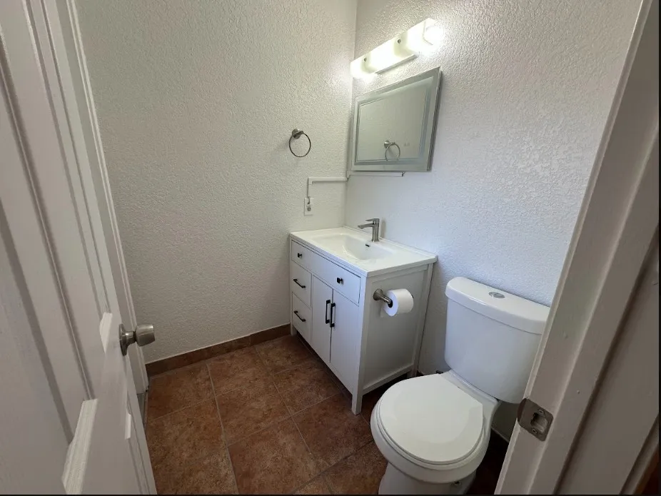 Downstairs half-bath