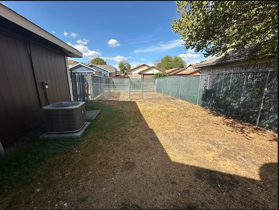 Single Family Residence For Rent in Dallas County , 1123 Hemlock Drive, De Soto, Texas 75115, 3 Bedroom, 3 Bathroom, 2 Garage spaces, 1,493 Sqft, built in 1985, mls#21393148, Real Estate Agent in De Soto, Homes For Rent in Dallas county, Homes For Rent in De Soto, Realtor in De Soto Texas, Real Estate Brokerage Independent Realty Texas, Luminita Cordes Realtor