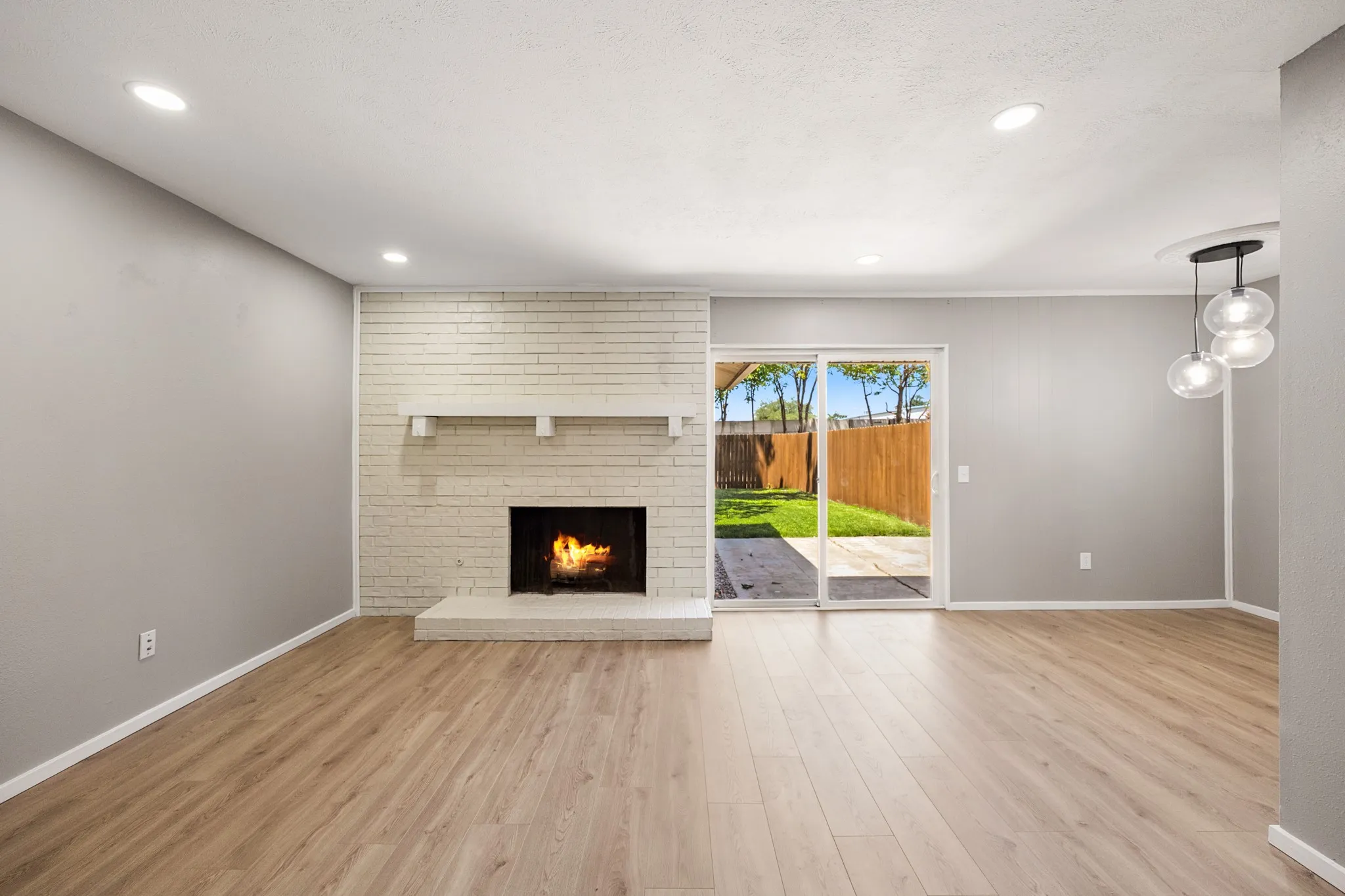 Single Family Residence For Rent in Dallas County , 2917 Abston Drive, Mesquite, Texas 75150, 3 Bedroom, 2 Bathroom, 2 Garage spaces, 1,727 Sqft, built in 1968, mls#21396604, Real Estate Agent in Mesquite, Homes For Rent in Dallas county, Homes For Rent in Mesquite, Realtor in Mesquite Texas, Real Estate Brokerage Independent Realty Texas, Luminita Cordes Realtor