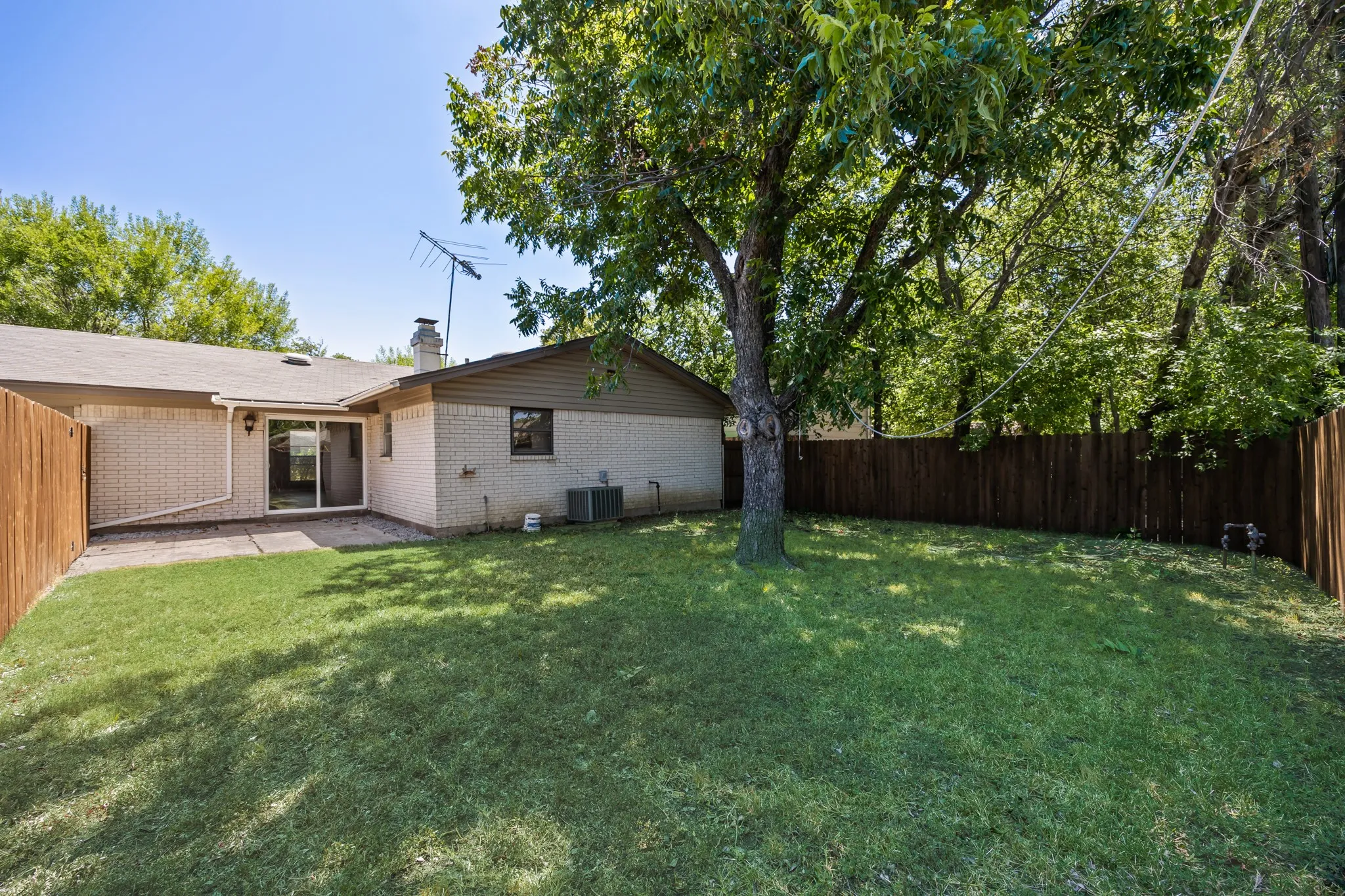 Single Family Residence For Rent in Dallas County , 2917 Abston Drive, Mesquite, Texas 75150, 3 Bedroom, 2 Bathroom, 2 Garage spaces, 1,727 Sqft, built in 1968, mls#21396604, Real Estate Agent in Mesquite, Homes For Rent in Dallas county, Homes For Rent in Mesquite, Realtor in Mesquite Texas, Real Estate Brokerage Independent Realty Texas, Luminita Cordes Realtor