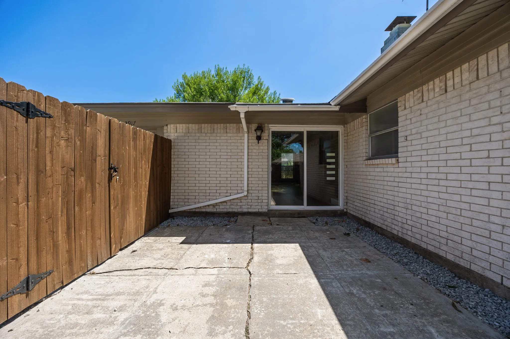 Single Family Residence For Rent in Dallas County , 2917 Abston Drive, Mesquite, Texas 75150, 3 Bedroom, 2 Bathroom, 2 Garage spaces, 1,727 Sqft, built in 1968, mls#21396604, Real Estate Agent in Mesquite, Homes For Rent in Dallas county, Homes For Rent in Mesquite, Realtor in Mesquite Texas, Real Estate Brokerage Independent Realty Texas, Luminita Cordes Realtor