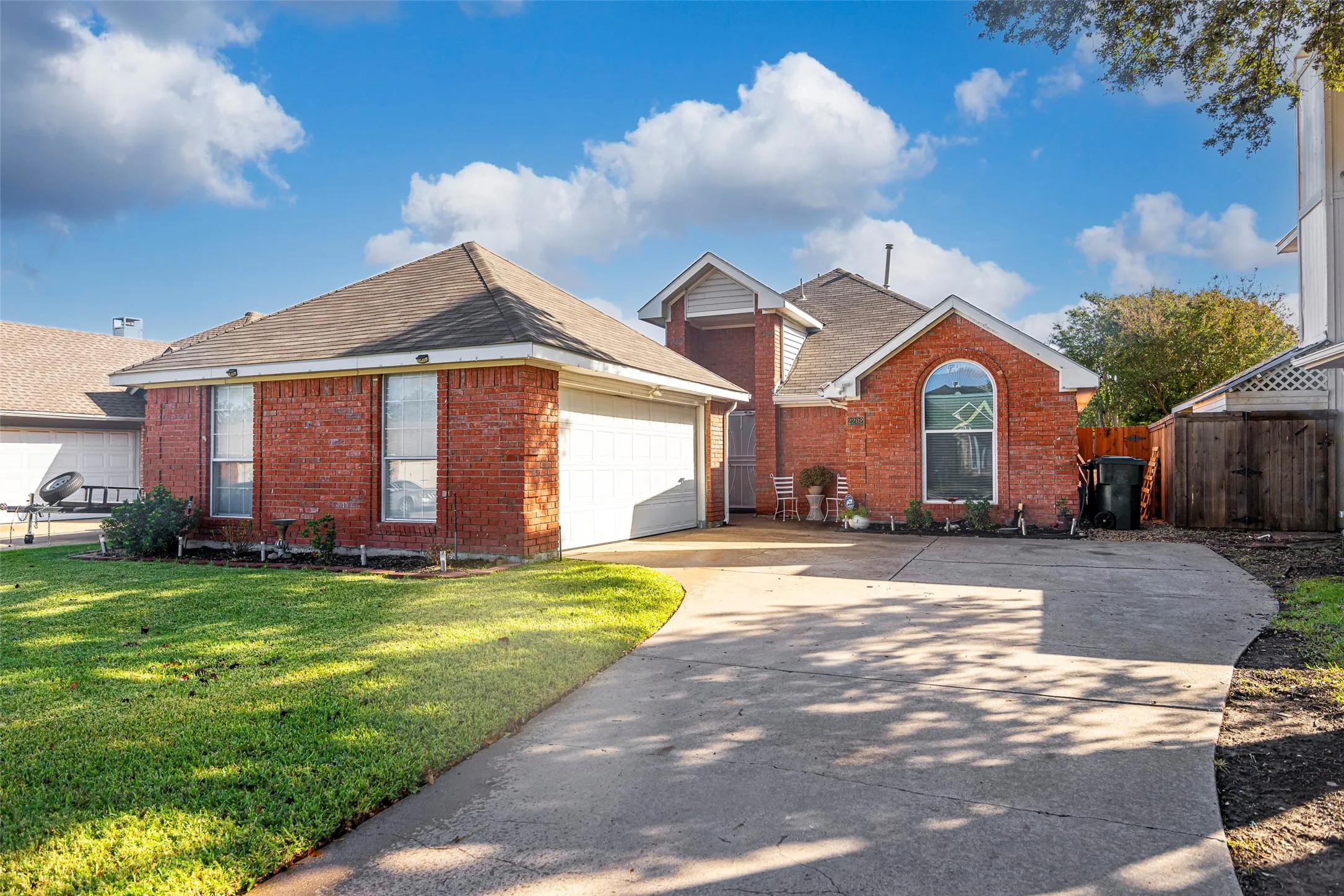 Single Family Residence For Sale in Dallas County , 2202 Ashwood Court, Carrollton, Texas 75006, 3 Bedroom, 2 Bathroom, 2 Garage spaces, 1,495 Sqft, built in 1992, mls#21393551, Real Estate Agent in Carrollton, Homes For Sale in Dallas county, Homes For Sale in Carrollton, Realtor in Carrollton Texas, Real Estate Brokerage Independent Realty Texas, Luminita Cordes Realtor