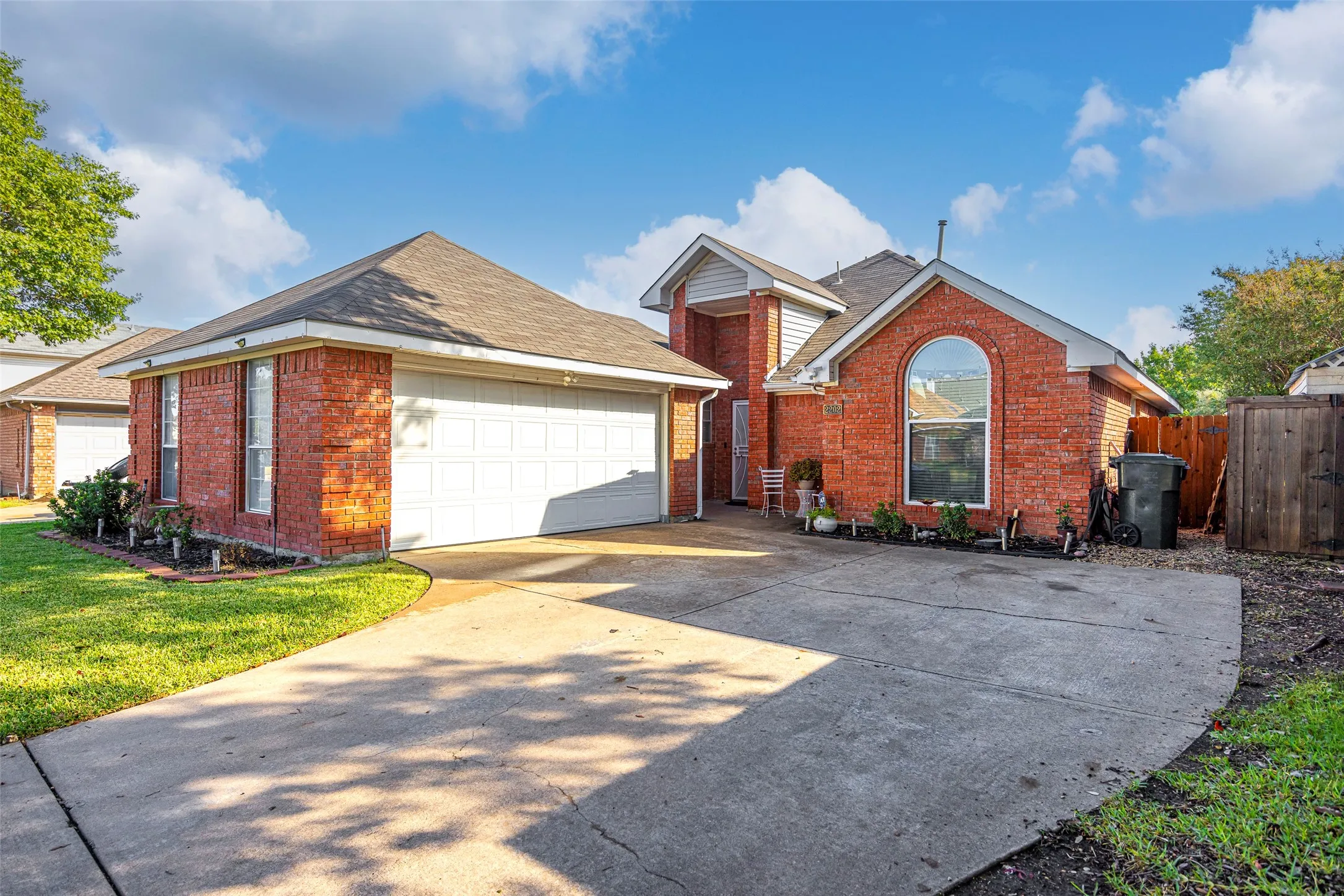 Single Family Residence For Sale in Dallas County , 2202 Ashwood Court, Carrollton, Texas 75006, 3 Bedroom, 2 Bathroom, 2 Garage spaces, 1,495 Sqft, built in 1992, mls#21393551, Real Estate Agent in Carrollton, Homes For Sale in Dallas county, Homes For Sale in Carrollton, Realtor in Carrollton Texas, Real Estate Brokerage Independent Realty Texas, Luminita Cordes Realtor