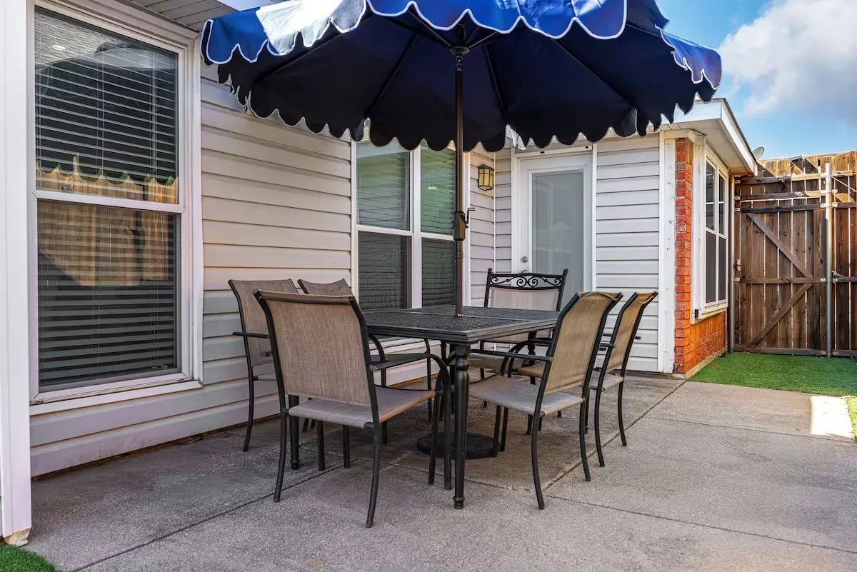 Single Family Residence For Sale in Dallas County , 2202 Ashwood Court, Carrollton, Texas 75006, 3 Bedroom, 2 Bathroom, 2 Garage spaces, 1,495 Sqft, built in 1992, mls#21393551, Real Estate Agent in Carrollton, Homes For Sale in Dallas county, Homes For Sale in Carrollton, Realtor in Carrollton Texas, Real Estate Brokerage Independent Realty Texas, Luminita Cordes Realtor