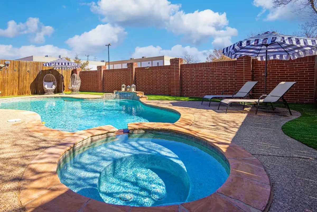 Single Family Residence For Sale in Dallas County , 2202 Ashwood Court, Carrollton, Texas 75006, 3 Bedroom, 2 Bathroom, 2 Garage spaces, 1,495 Sqft, built in 1992, mls#21393551, Real Estate Agent in Carrollton, Homes For Sale in Dallas county, Homes For Sale in Carrollton, Realtor in Carrollton Texas, Real Estate Brokerage Independent Realty Texas, Luminita Cordes Realtor
