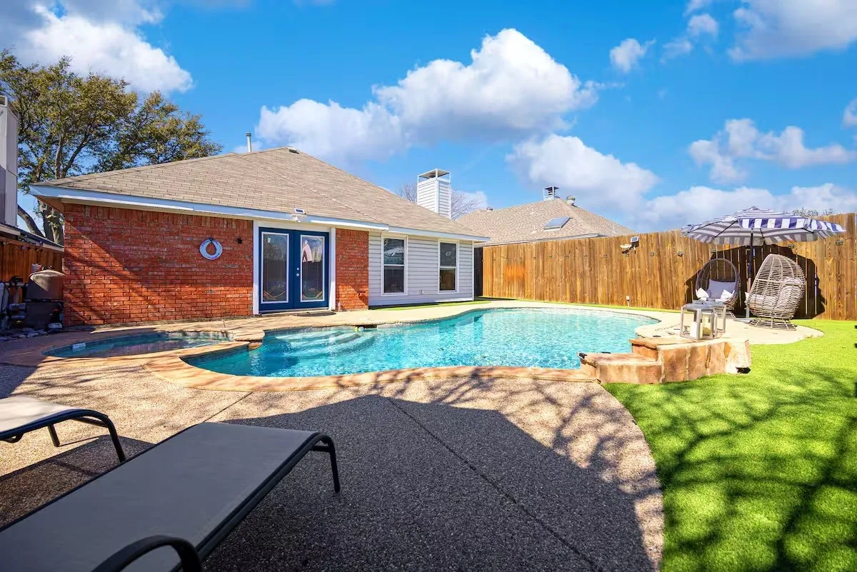 Single Family Residence For Sale in Dallas County , 2202 Ashwood Court, Carrollton, Texas 75006, 3 Bedroom, 2 Bathroom, 2 Garage spaces, 1,495 Sqft, built in 1992, mls#21393551, Real Estate Agent in Carrollton, Homes For Sale in Dallas county, Homes For Sale in Carrollton, Realtor in Carrollton Texas, Real Estate Brokerage Independent Realty Texas, Luminita Cordes Realtor