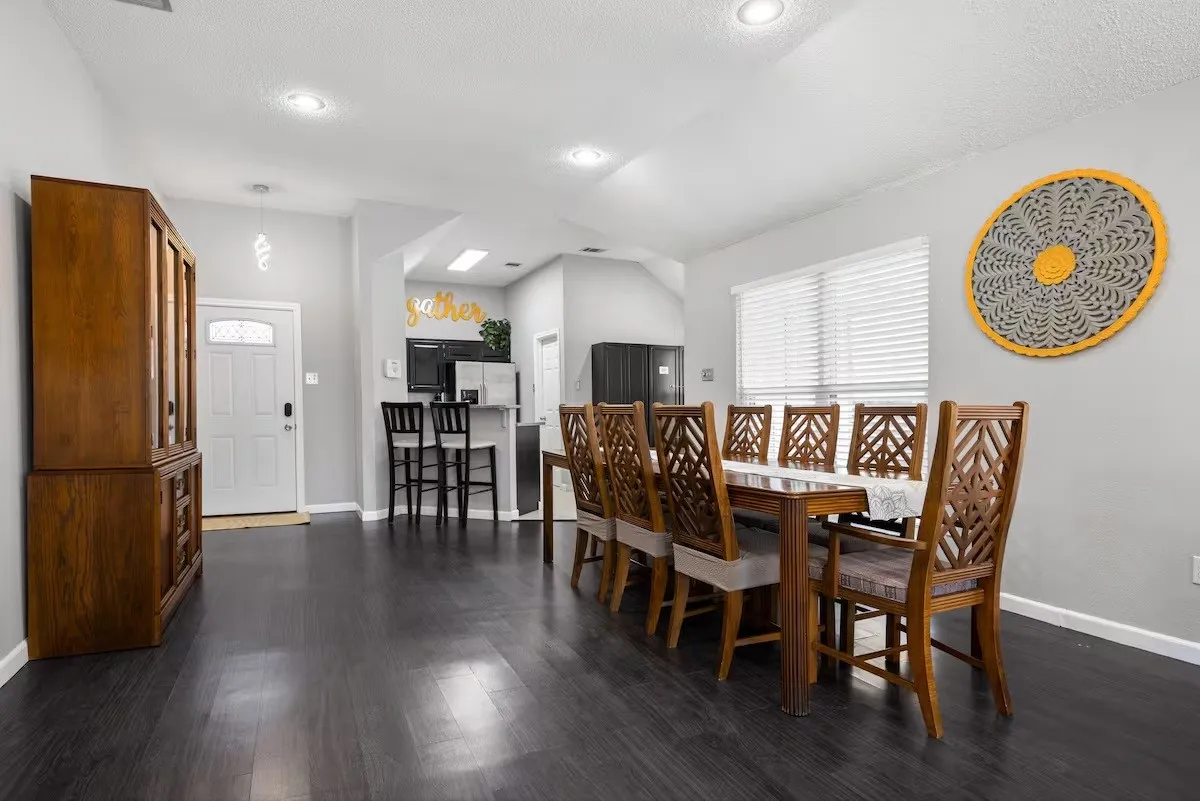 Single Family Residence For Sale in Dallas County , 2202 Ashwood Court, Carrollton, Texas 75006, 3 Bedroom, 2 Bathroom, 2 Garage spaces, 1,495 Sqft, built in 1992, mls#21393551, Real Estate Agent in Carrollton, Homes For Sale in Dallas county, Homes For Sale in Carrollton, Realtor in Carrollton Texas, Real Estate Brokerage Independent Realty Texas, Luminita Cordes Realtor
