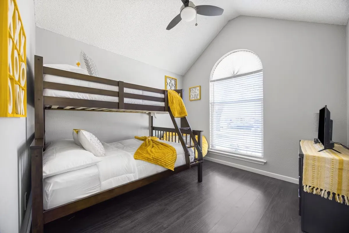 Single Family Residence For Sale in Dallas County , 2202 Ashwood Court, Carrollton, Texas 75006, 3 Bedroom, 2 Bathroom, 2 Garage spaces, 1,495 Sqft, built in 1992, mls#21393551, Real Estate Agent in Carrollton, Homes For Sale in Dallas county, Homes For Sale in Carrollton, Realtor in Carrollton Texas, Real Estate Brokerage Independent Realty Texas, Luminita Cordes Realtor