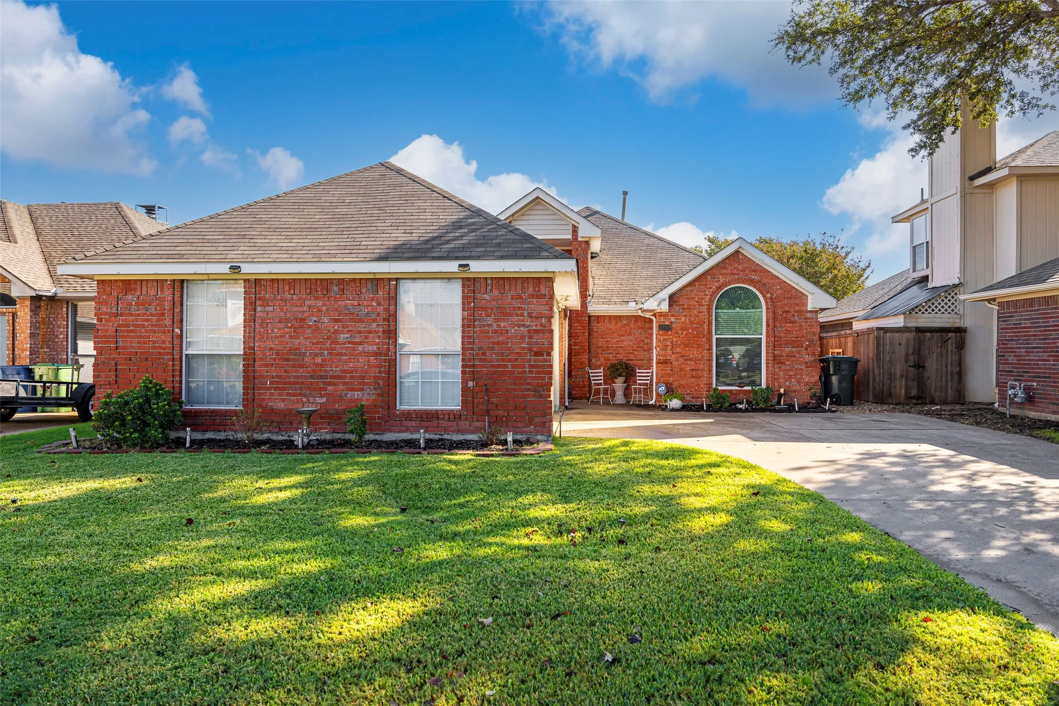 Single Family Residence For Sale in Dallas County , 2202 Ashwood Court, Carrollton, Texas 75006, 3 Bedroom, 2 Bathroom, 2 Garage spaces, 1,495 Sqft, built in 1992, mls#21393551, Real Estate Agent in Carrollton, Homes For Sale in Dallas county, Homes For Sale in Carrollton, Realtor in Carrollton Texas, Real Estate Brokerage Independent Realty Texas, Luminita Cordes Realtor