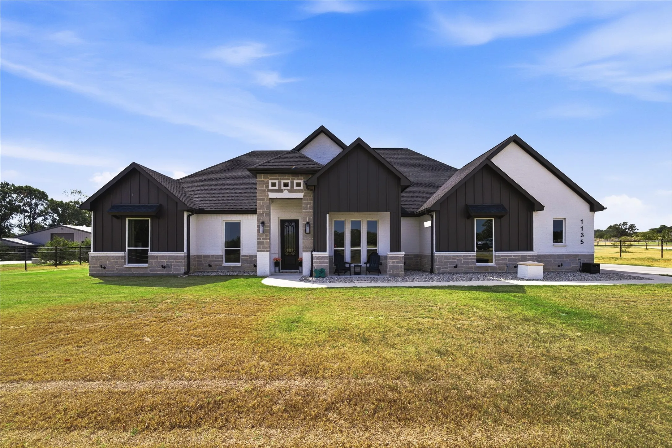 Single Family Residence For Sale in Parker County , 1135 Paradise Parkway, Poolville, Texas 76487, 4 Bedroom, 2 Bathroom, 3 Garage spaces, 2,592 Sqft, built in 2022, mls#21396054, Real Estate Agent in Poolville, Homes For Sale in Parker county, Homes For Sale in Poolville, Realtor in Poolville Texas, Real Estate Brokerage Independent Realty Texas, Luminita Cordes Realtor