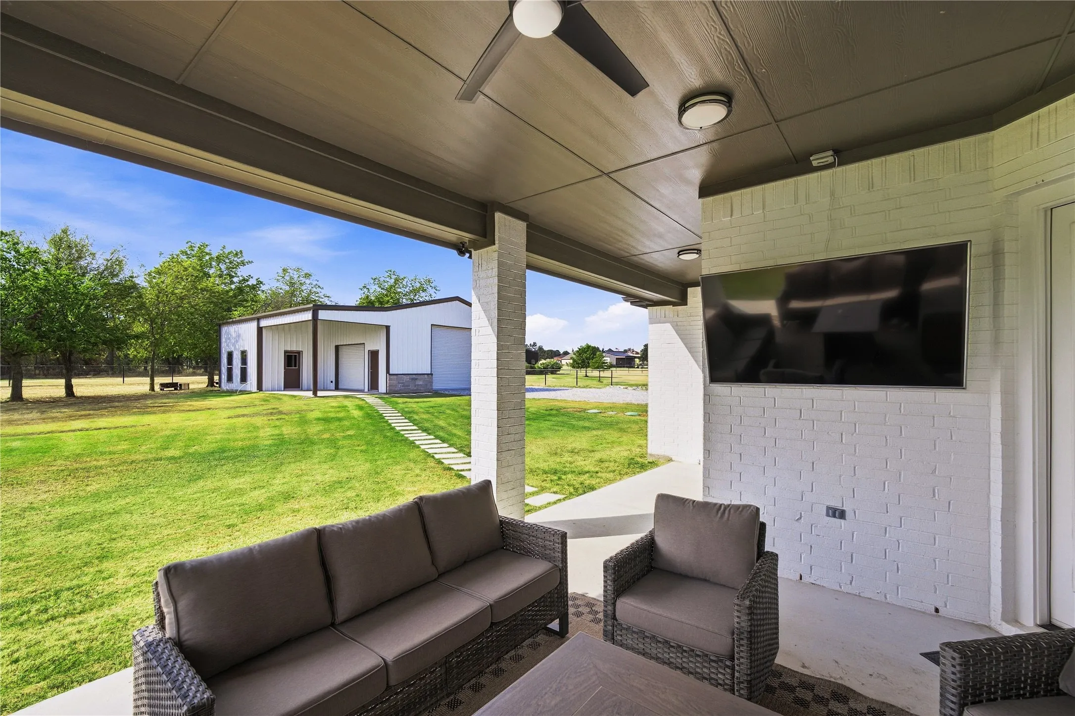 Single Family Residence For Sale in Parker County , 1135 Paradise Parkway, Poolville, Texas 76487, 4 Bedroom, 2 Bathroom, 3 Garage spaces, 2,592 Sqft, built in 2022, mls#21396054, Real Estate Agent in Poolville, Homes For Sale in Parker county, Homes For Sale in Poolville, Realtor in Poolville Texas, Real Estate Brokerage Independent Realty Texas, Luminita Cordes Realtor