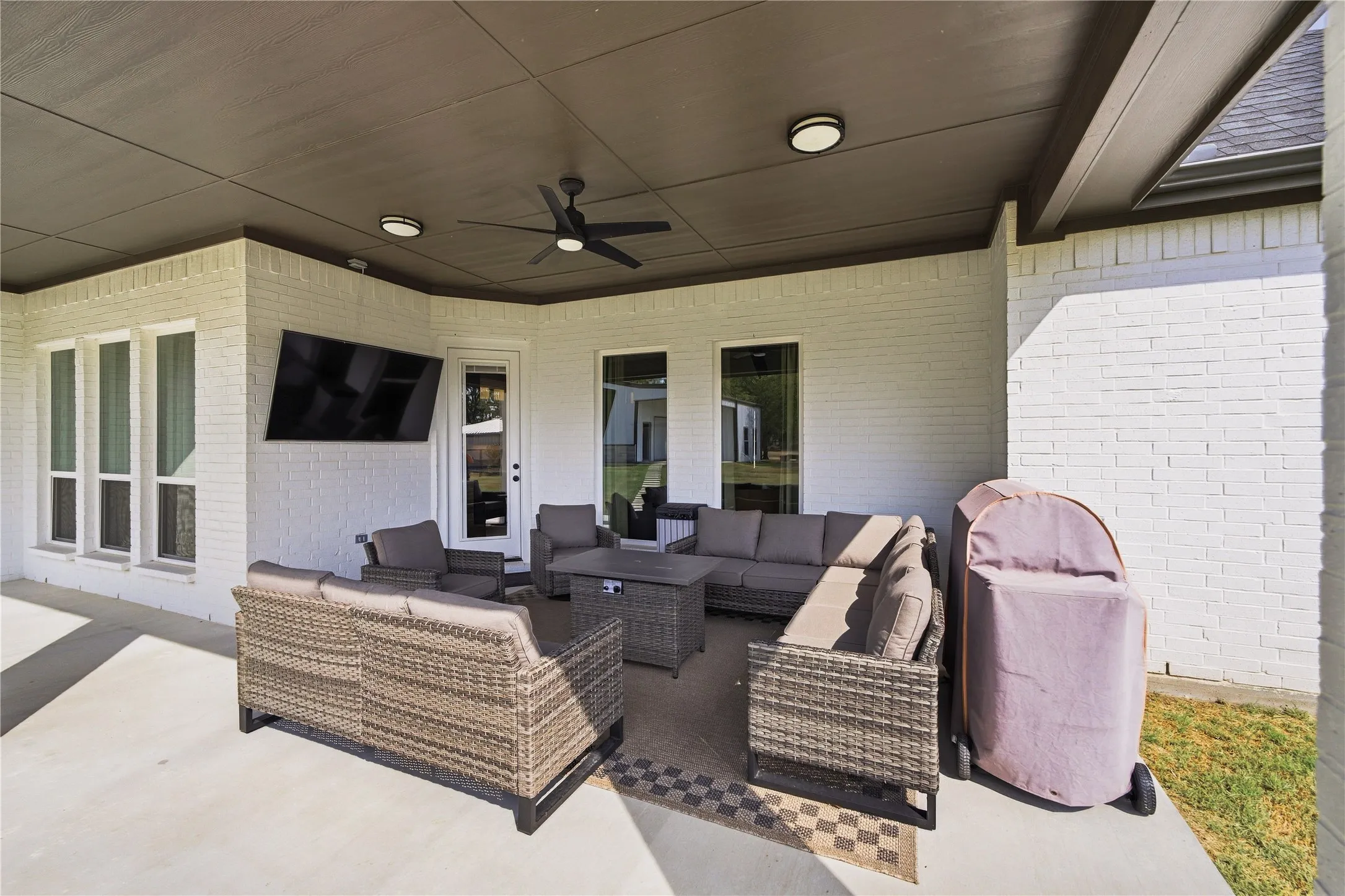 Single Family Residence For Sale in Parker County , 1135 Paradise Parkway, Poolville, Texas 76487, 4 Bedroom, 2 Bathroom, 3 Garage spaces, 2,592 Sqft, built in 2022, mls#21396054, Real Estate Agent in Poolville, Homes For Sale in Parker county, Homes For Sale in Poolville, Realtor in Poolville Texas, Real Estate Brokerage Independent Realty Texas, Luminita Cordes Realtor