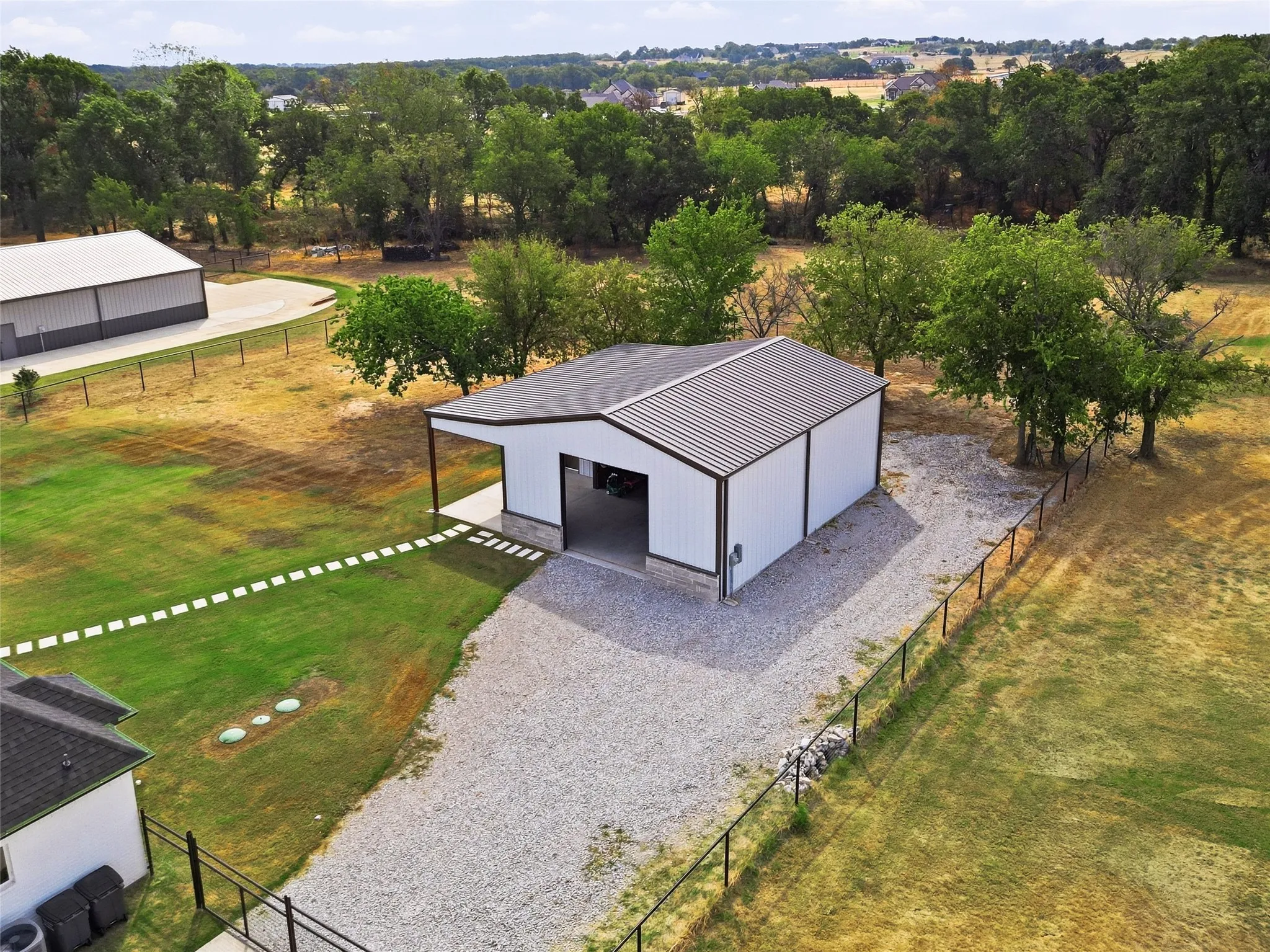 Single Family Residence For Sale in Parker County , 1135 Paradise Parkway, Poolville, Texas 76487, 4 Bedroom, 2 Bathroom, 3 Garage spaces, 2,592 Sqft, built in 2022, mls#21396054, Real Estate Agent in Poolville, Homes For Sale in Parker county, Homes For Sale in Poolville, Realtor in Poolville Texas, Real Estate Brokerage Independent Realty Texas, Luminita Cordes Realtor