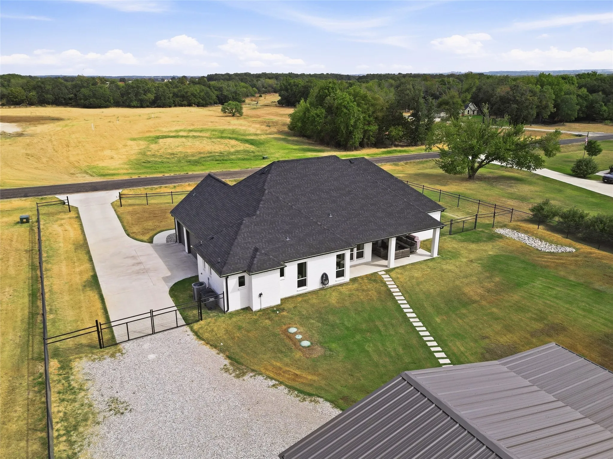 Single Family Residence For Sale in Parker County , 1135 Paradise Parkway, Poolville, Texas 76487, 4 Bedroom, 2 Bathroom, 3 Garage spaces, 2,592 Sqft, built in 2022, mls#21396054, Real Estate Agent in Poolville, Homes For Sale in Parker county, Homes For Sale in Poolville, Realtor in Poolville Texas, Real Estate Brokerage Independent Realty Texas, Luminita Cordes Realtor