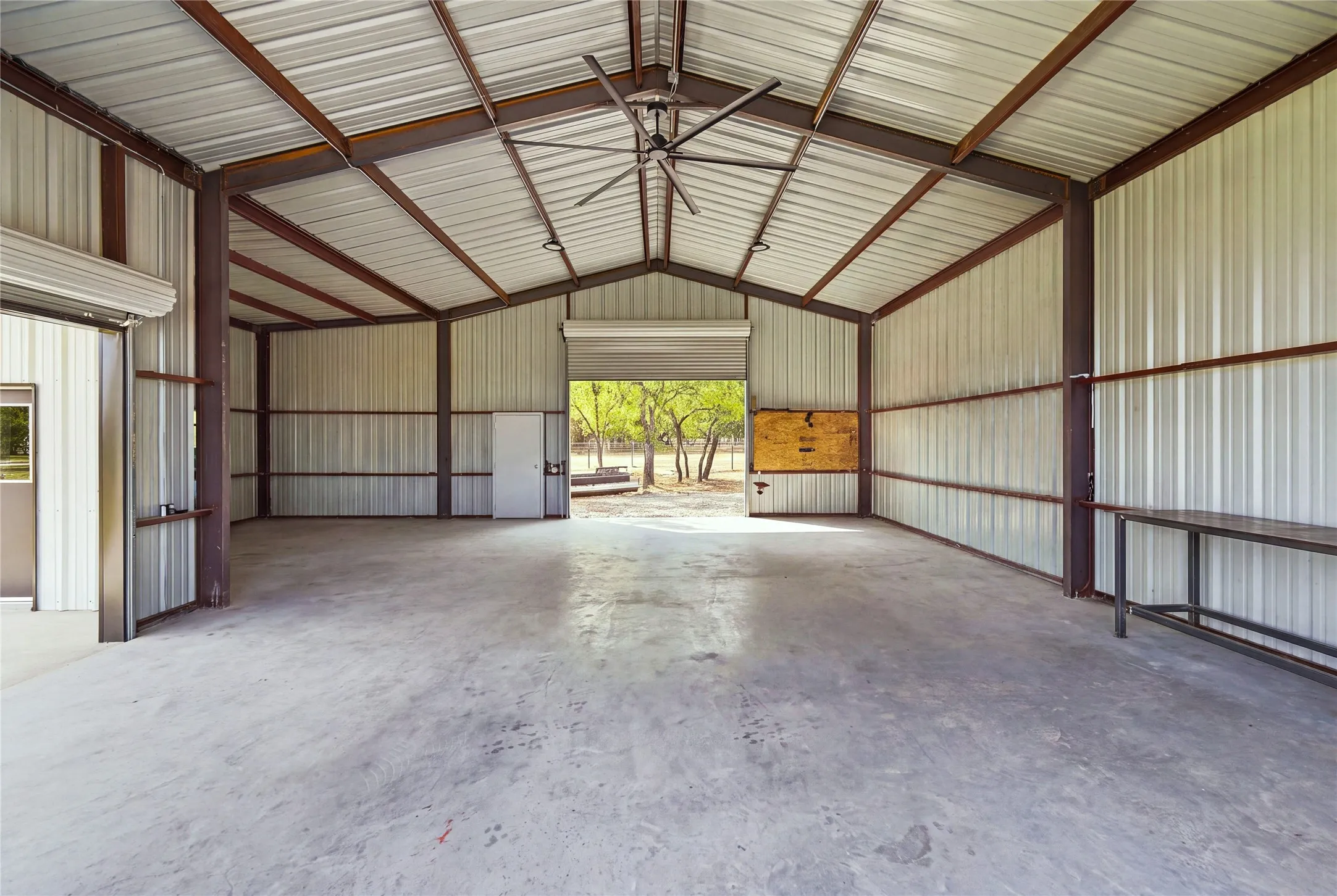 Single Family Residence For Sale in Parker County , 1135 Paradise Parkway, Poolville, Texas 76487, 4 Bedroom, 2 Bathroom, 3 Garage spaces, 2,592 Sqft, built in 2022, mls#21396054, Real Estate Agent in Poolville, Homes For Sale in Parker county, Homes For Sale in Poolville, Realtor in Poolville Texas, Real Estate Brokerage Independent Realty Texas, Luminita Cordes Realtor