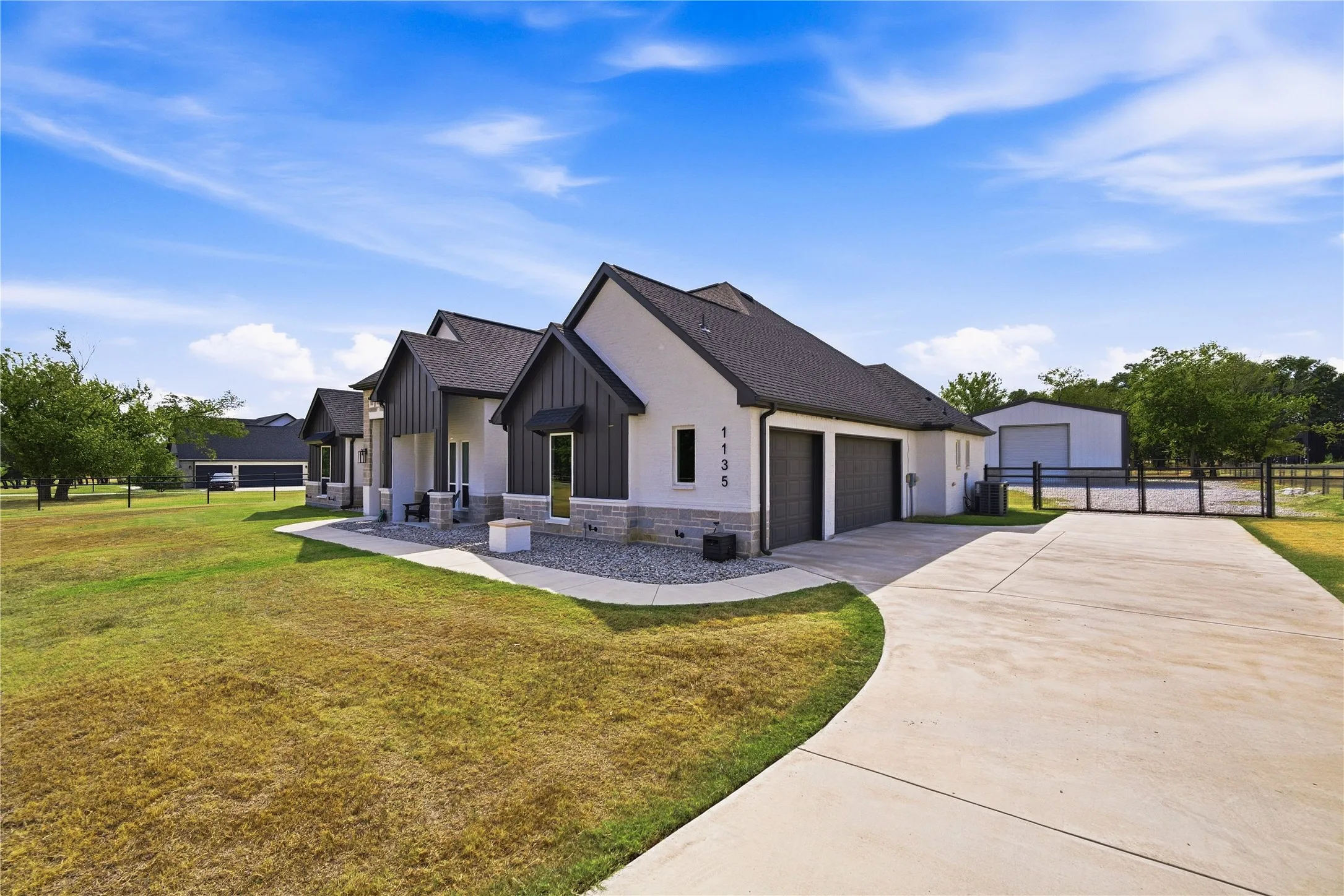 Single Family Residence For Sale in Parker County , 1135 Paradise Parkway, Poolville, Texas 76487, 4 Bedroom, 2 Bathroom, 3 Garage spaces, 2,592 Sqft, built in 2022, mls#21396054, Real Estate Agent in Poolville, Homes For Sale in Parker county, Homes For Sale in Poolville, Realtor in Poolville Texas, Real Estate Brokerage Independent Realty Texas, Luminita Cordes Realtor