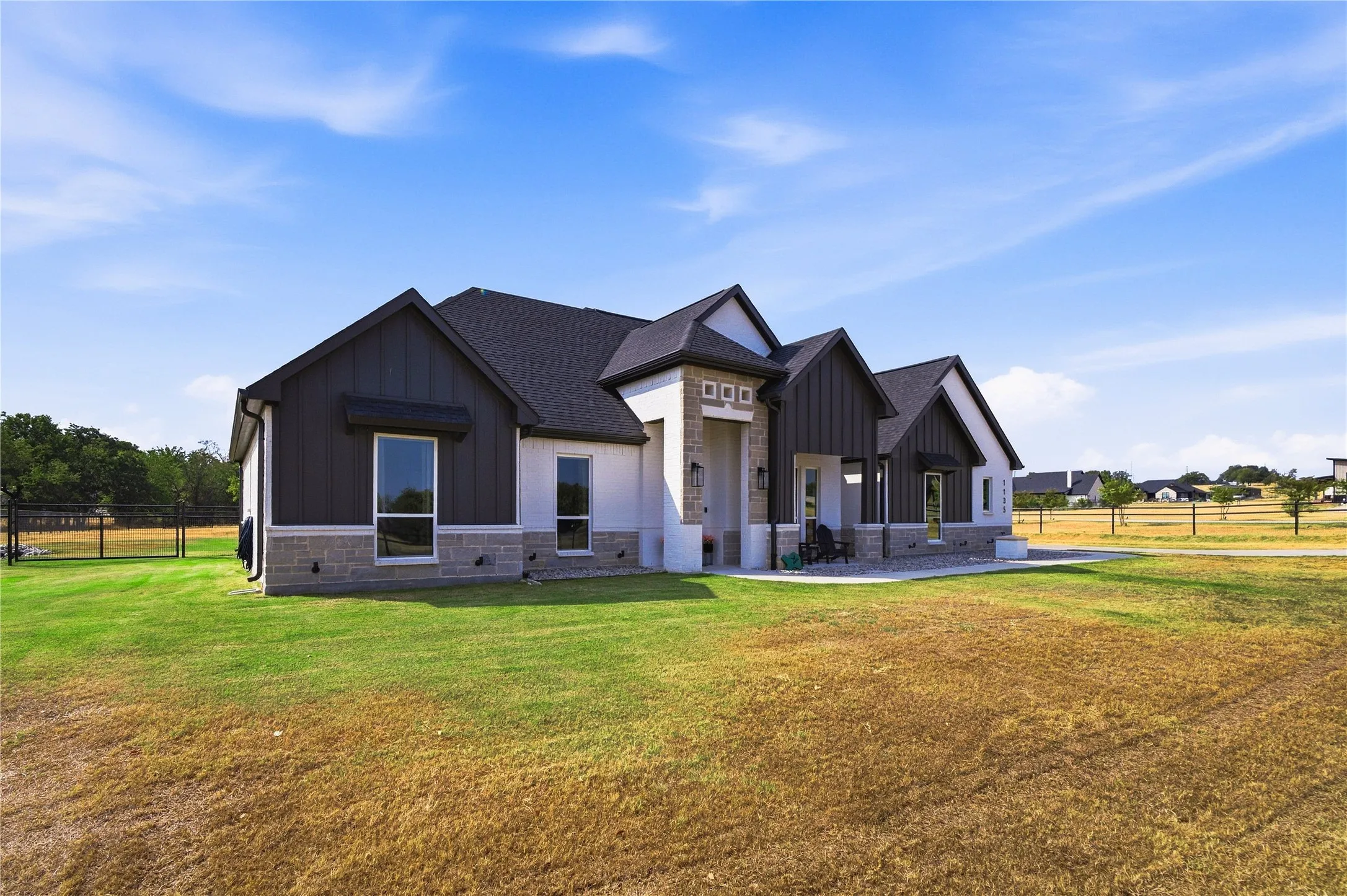 Single Family Residence For Sale in Parker County , 1135 Paradise Parkway, Poolville, Texas 76487, 4 Bedroom, 2 Bathroom, 3 Garage spaces, 2,592 Sqft, built in 2022, mls#21396054, Real Estate Agent in Poolville, Homes For Sale in Parker county, Homes For Sale in Poolville, Realtor in Poolville Texas, Real Estate Brokerage Independent Realty Texas, Luminita Cordes Realtor