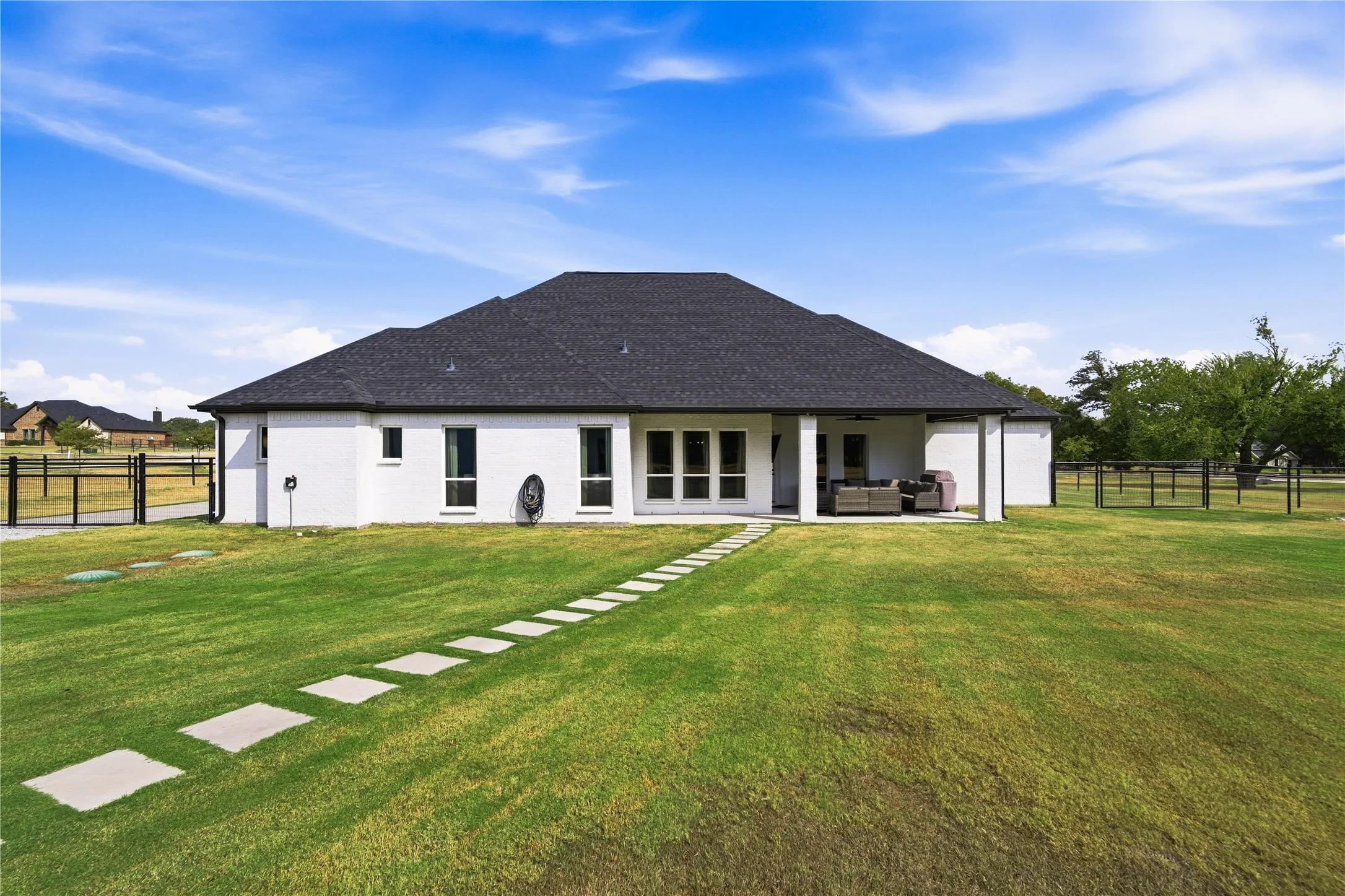 Single Family Residence For Sale in Parker County , 1135 Paradise Parkway, Poolville, Texas 76487, 4 Bedroom, 2 Bathroom, 3 Garage spaces, 2,592 Sqft, built in 2022, mls#21396054, Real Estate Agent in Poolville, Homes For Sale in Parker county, Homes For Sale in Poolville, Realtor in Poolville Texas, Real Estate Brokerage Independent Realty Texas, Luminita Cordes Realtor