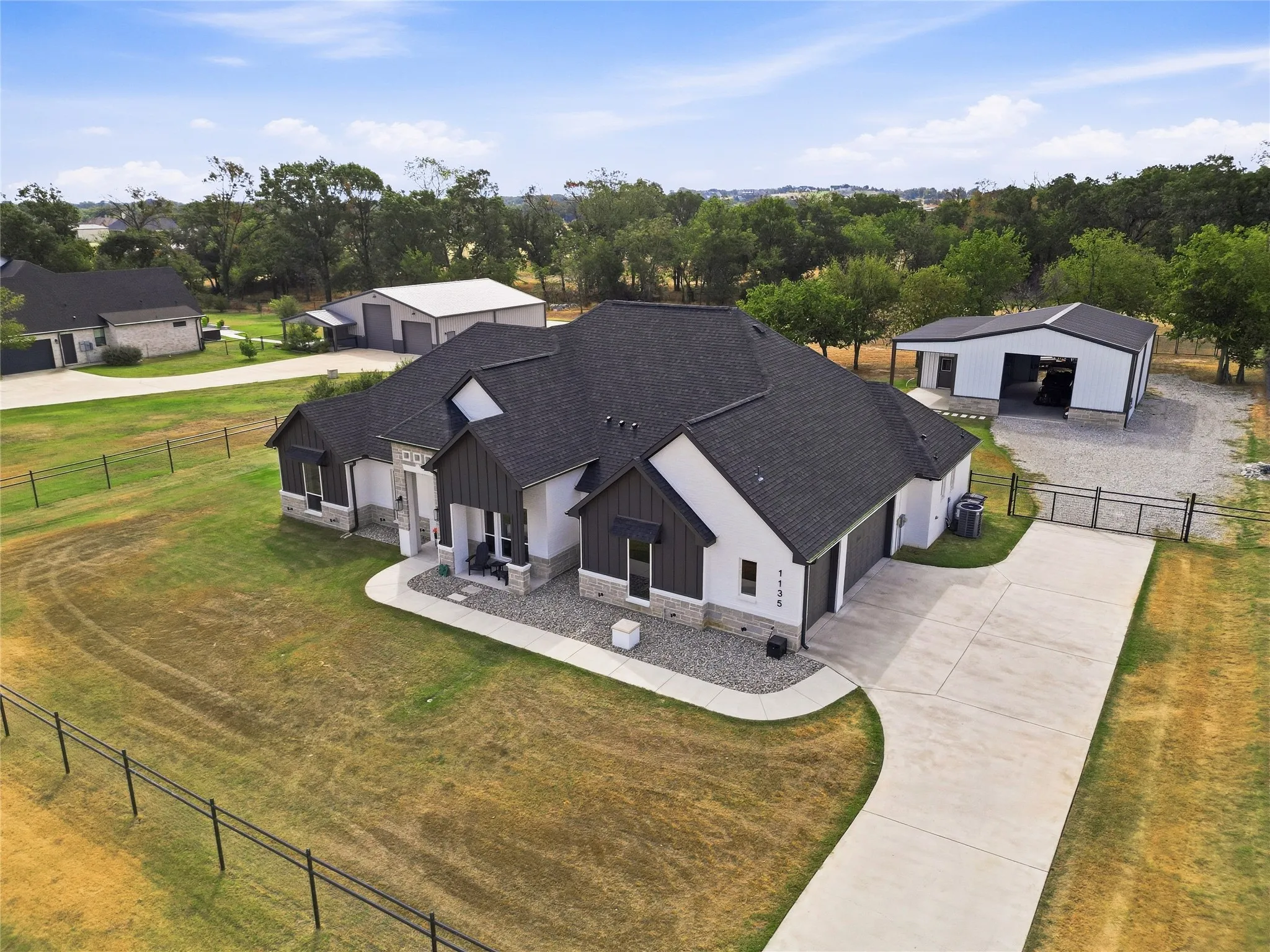 Single Family Residence For Sale in Parker County , 1135 Paradise Parkway, Poolville, Texas 76487, 4 Bedroom, 2 Bathroom, 3 Garage spaces, 2,592 Sqft, built in 2022, mls#21396054, Real Estate Agent in Poolville, Homes For Sale in Parker county, Homes For Sale in Poolville, Realtor in Poolville Texas, Real Estate Brokerage Independent Realty Texas, Luminita Cordes Realtor