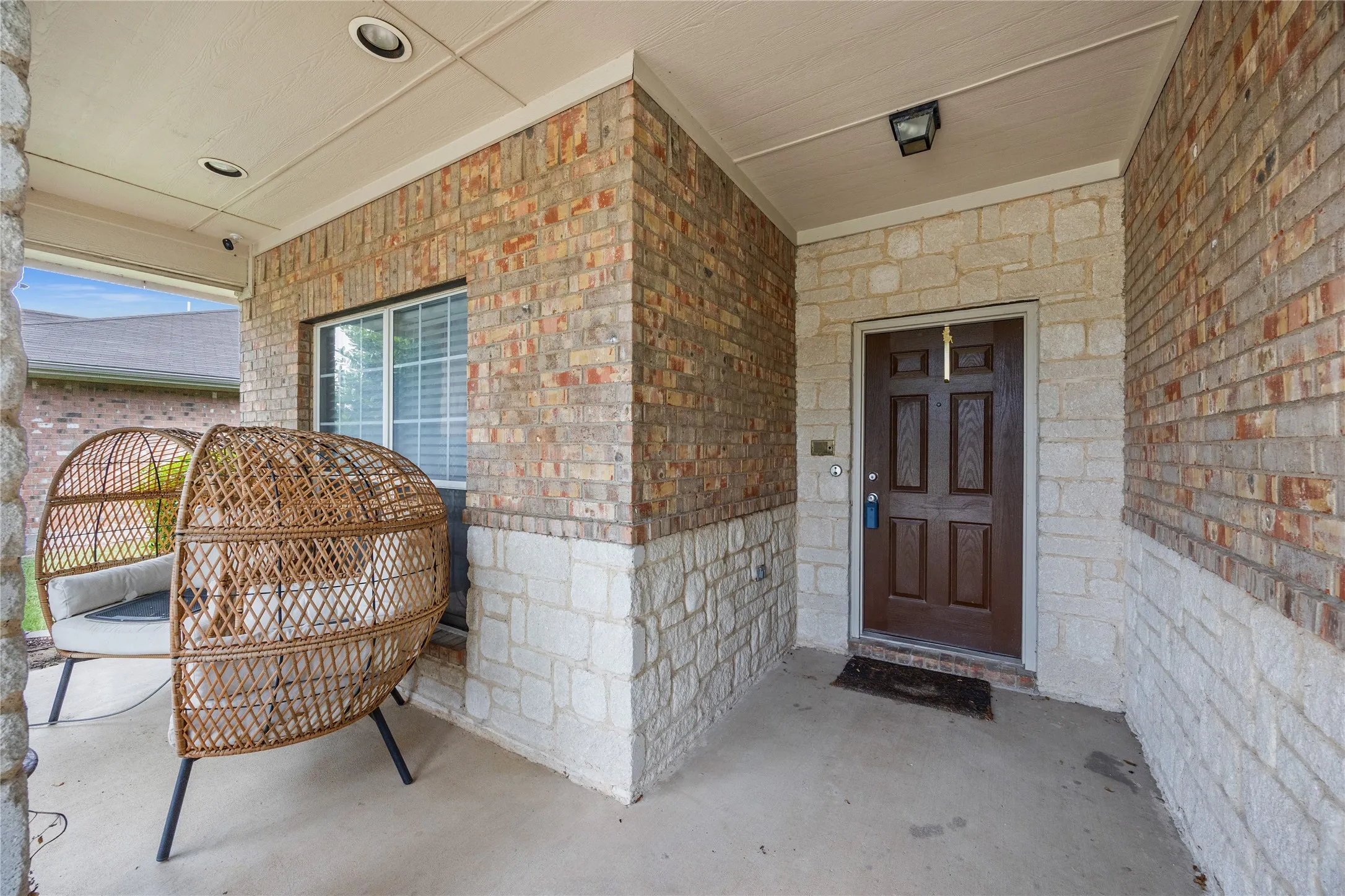 AMAZING COVERED FRONT PORCH