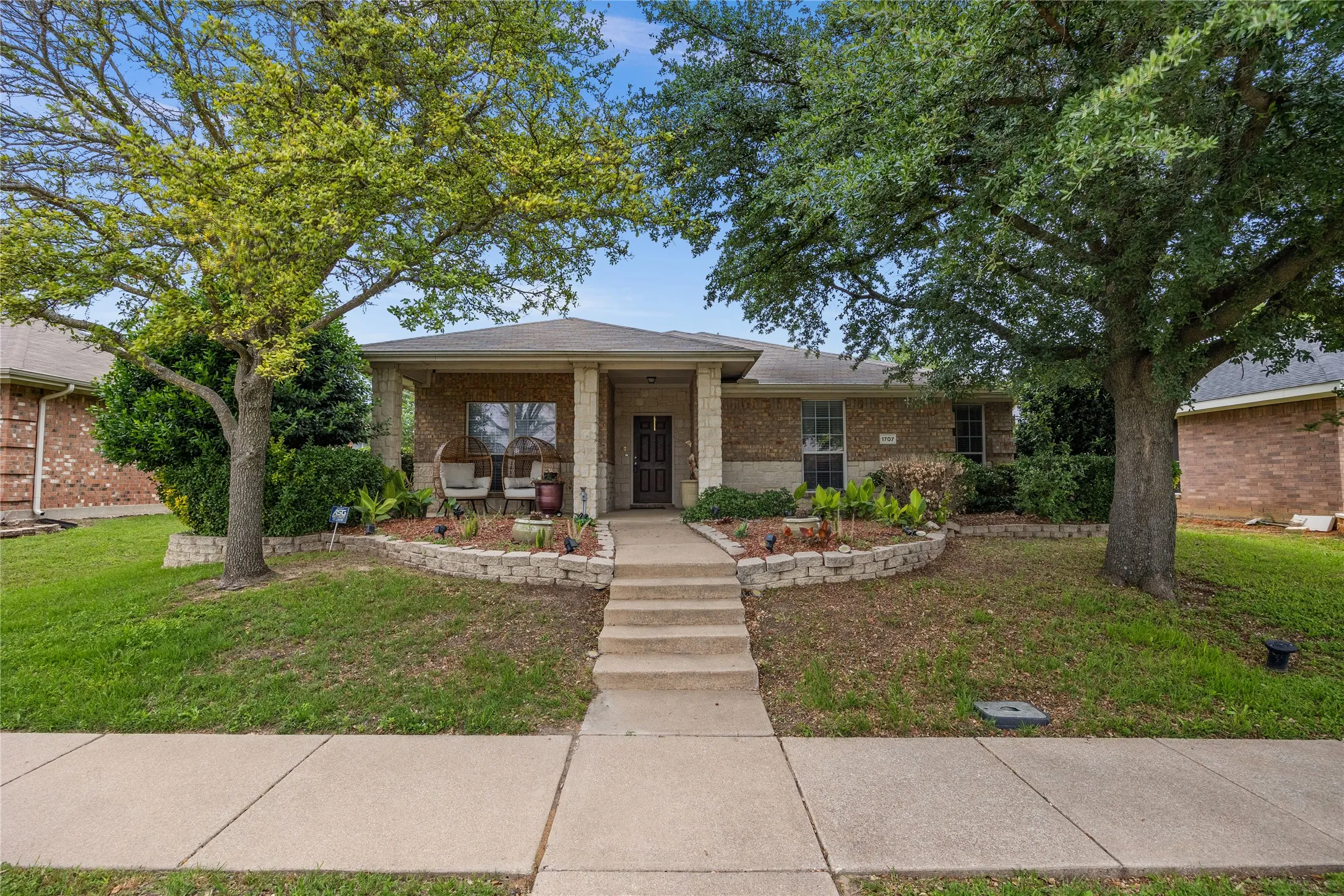 Single Family Residence For Sale in Dallas County , 1707 W Venus Drive, Lancaster, Texas 75134, 4 Bedroom, 3 Bathroom, 2 Garage spaces, 2,520 Sqft, built in 2004, mls#21396613, Real Estate Agent in Lancaster, Homes For Sale in Dallas county, Homes For Sale in Lancaster, Realtor in Lancaster Texas, Real Estate Brokerage Independent Realty Texas, Luminita Cordes Realtor