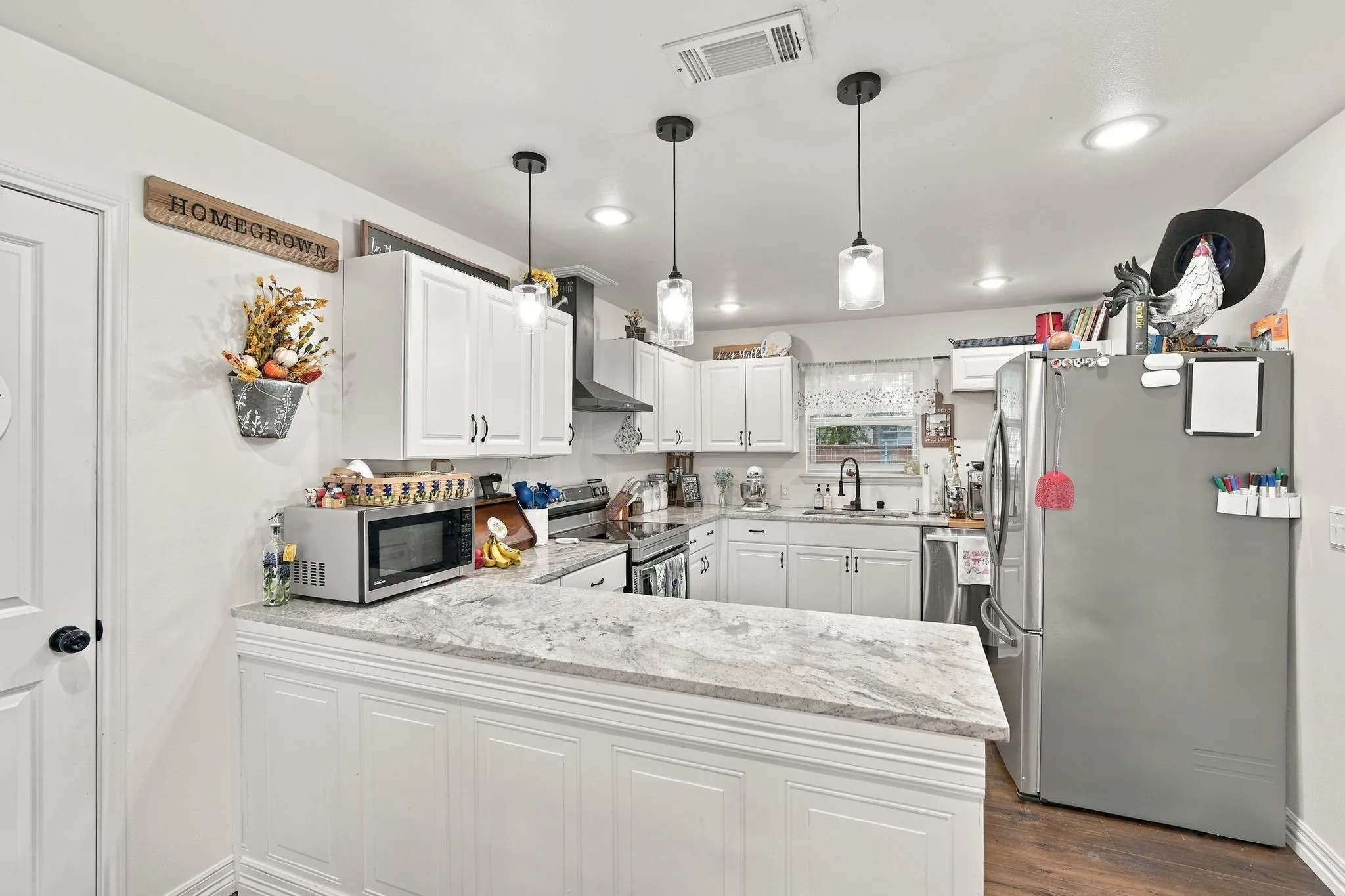 Single Family Residence For Sale in Ellis County , 301 W 1st Street, Maypearl, Texas 76064, 3 Bedroom, 2 Bathroom, Garage spaces, 1,471 Sqft, built in 1930, mls#21392803, Real Estate Agent in Maypearl, Homes For Sale in Ellis county, Homes For Sale in Maypearl, Realtor in Maypearl Texas, Real Estate Brokerage Independent Realty Texas, Luminita Cordes Realtor