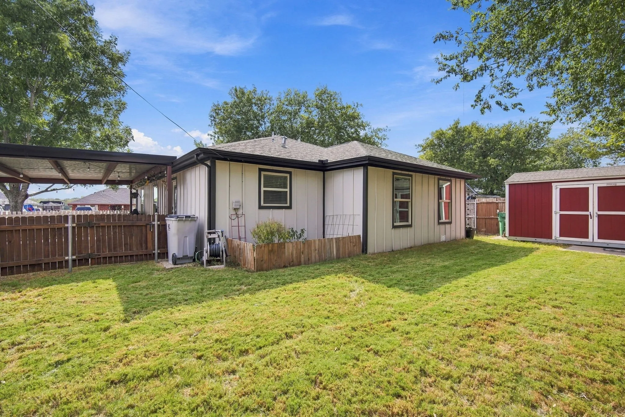 Single Family Residence For Sale in Ellis County , 301 W 1st Street, Maypearl, Texas 76064, 3 Bedroom, 2 Bathroom, Garage spaces, 1,471 Sqft, built in 1930, mls#21392803, Real Estate Agent in Maypearl, Homes For Sale in Ellis county, Homes For Sale in Maypearl, Realtor in Maypearl Texas, Real Estate Brokerage Independent Realty Texas, Luminita Cordes Realtor
