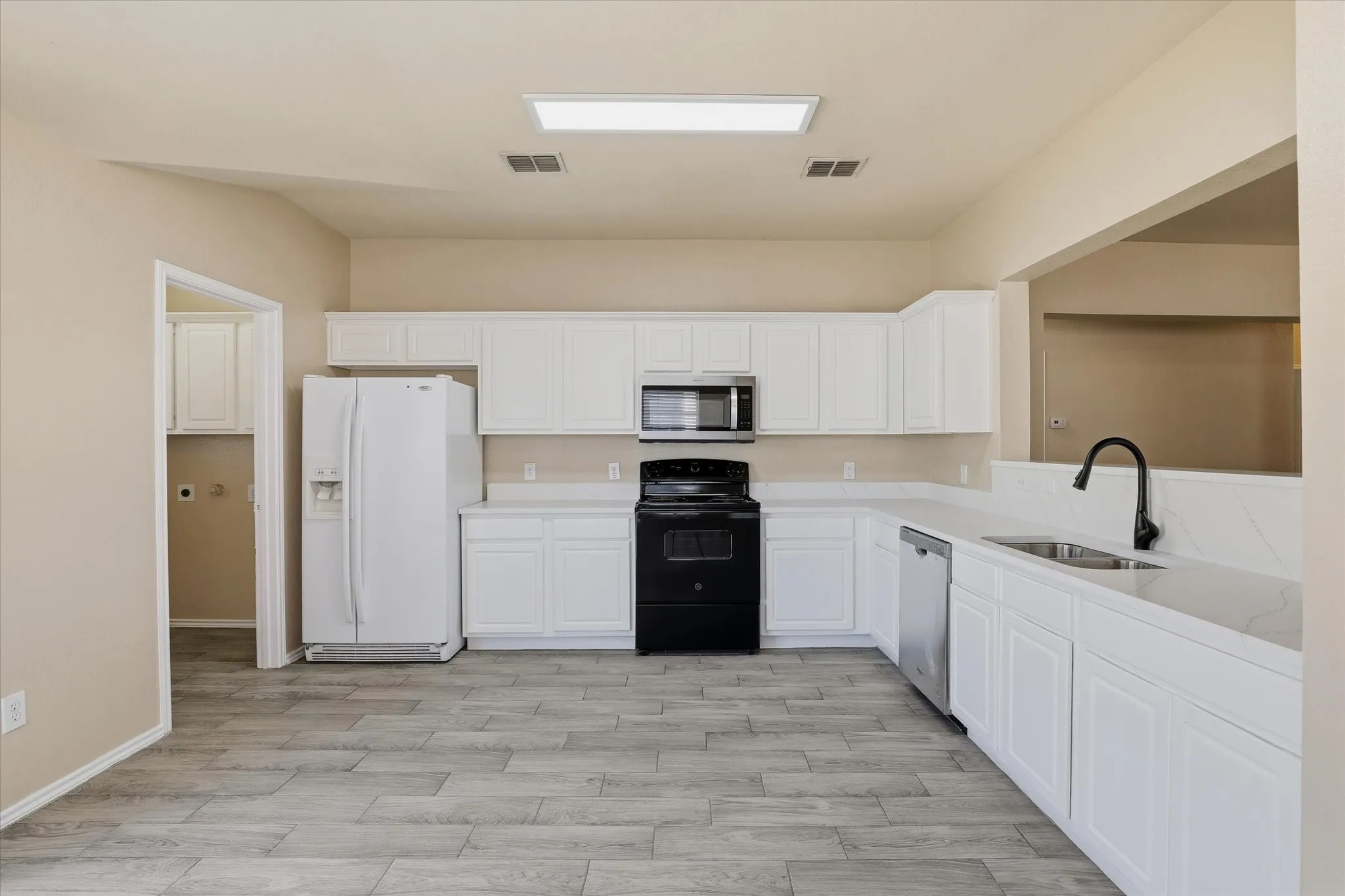 Single Family Residence For Sale in Collin County , 2328 Gabriel Drive, Mc Kinney, Texas 75071, 3 Bedroom, 2 Bathroom, 2 Garage spaces, 1,440 Sqft, built in 2005, mls#21396615, Real Estate Agent in Mc Kinney, Homes For Sale in Collin county, Homes For Sale in Mc Kinney, Realtor in Mc Kinney Texas, Real Estate Brokerage Independent Realty Texas, Luminita Cordes Realtor
