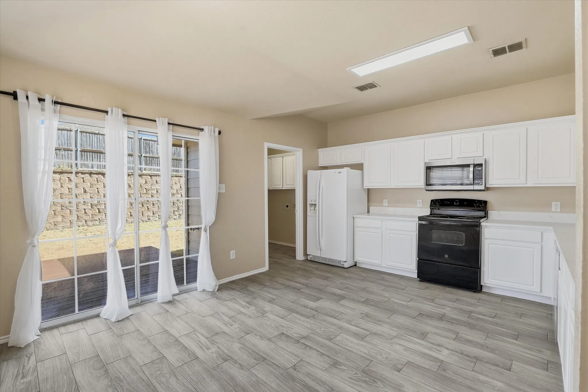 Single Family Residence For Sale in Collin County , 2328 Gabriel Drive, Mc Kinney, Texas 75071, 3 Bedroom, 2 Bathroom, 2 Garage spaces, 1,440 Sqft, built in 2005, mls#21396615, Real Estate Agent in Mc Kinney, Homes For Sale in Collin county, Homes For Sale in Mc Kinney, Realtor in Mc Kinney Texas, Real Estate Brokerage Independent Realty Texas, Luminita Cordes Realtor