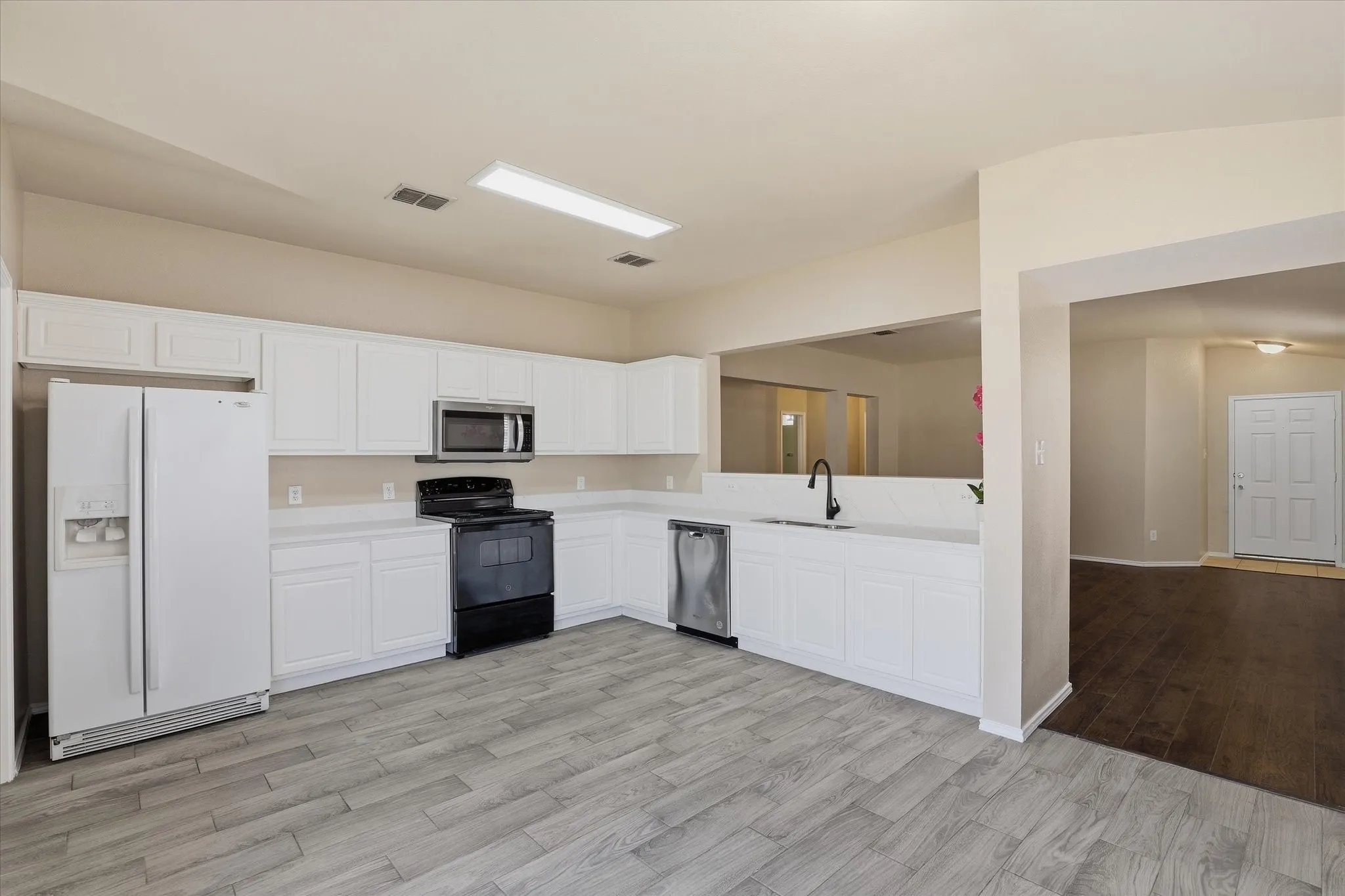 Single Family Residence For Sale in Collin County , 2328 Gabriel Drive, Mc Kinney, Texas 75071, 3 Bedroom, 2 Bathroom, 2 Garage spaces, 1,440 Sqft, built in 2005, mls#21396615, Real Estate Agent in Mc Kinney, Homes For Sale in Collin county, Homes For Sale in Mc Kinney, Realtor in Mc Kinney Texas, Real Estate Brokerage Independent Realty Texas, Luminita Cordes Realtor