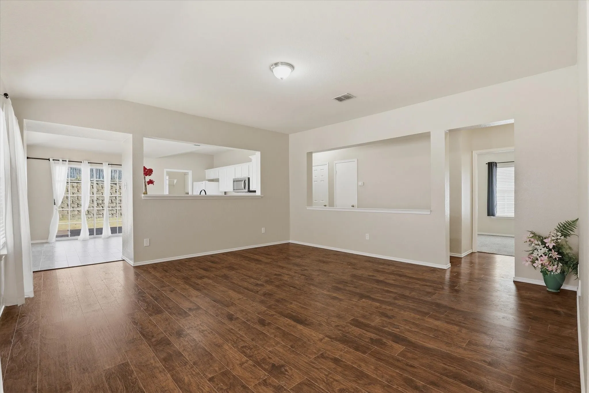 Single Family Residence For Sale in Collin County , 2328 Gabriel Drive, Mc Kinney, Texas 75071, 3 Bedroom, 2 Bathroom, 2 Garage spaces, 1,440 Sqft, built in 2005, mls#21396615, Real Estate Agent in Mc Kinney, Homes For Sale in Collin county, Homes For Sale in Mc Kinney, Realtor in Mc Kinney Texas, Real Estate Brokerage Independent Realty Texas, Luminita Cordes Realtor