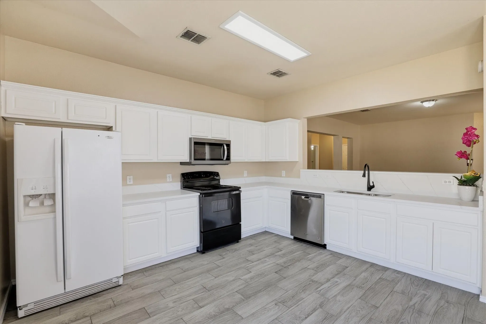 Single Family Residence For Sale in Collin County , 2328 Gabriel Drive, Mc Kinney, Texas 75071, 3 Bedroom, 2 Bathroom, 2 Garage spaces, 1,440 Sqft, built in 2005, mls#21396615, Real Estate Agent in Mc Kinney, Homes For Sale in Collin county, Homes For Sale in Mc Kinney, Realtor in Mc Kinney Texas, Real Estate Brokerage Independent Realty Texas, Luminita Cordes Realtor
