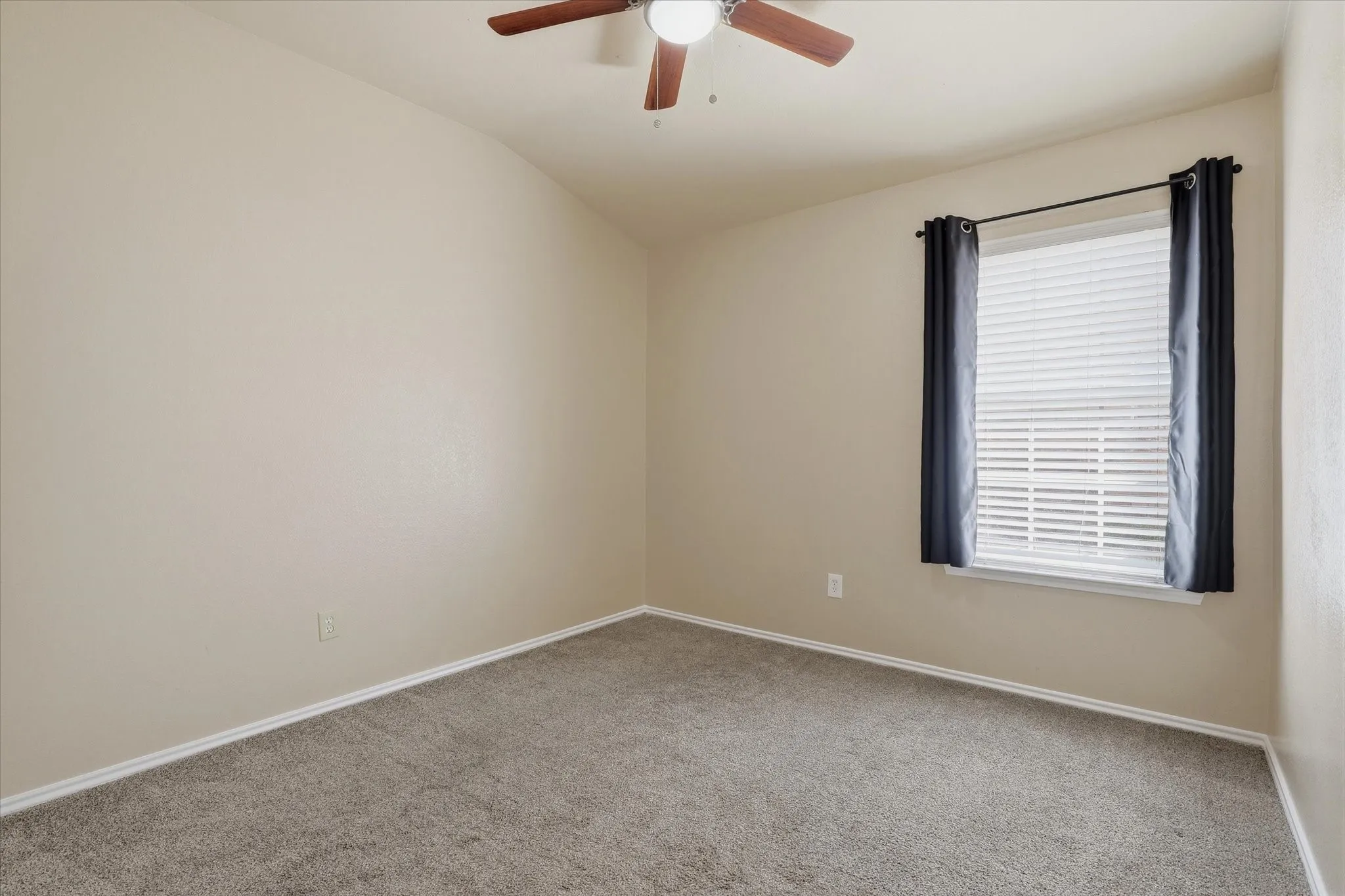 Single Family Residence For Sale in Collin County , 2328 Gabriel Drive, Mc Kinney, Texas 75071, 3 Bedroom, 2 Bathroom, 2 Garage spaces, 1,440 Sqft, built in 2005, mls#21396615, Real Estate Agent in Mc Kinney, Homes For Sale in Collin county, Homes For Sale in Mc Kinney, Realtor in Mc Kinney Texas, Real Estate Brokerage Independent Realty Texas, Luminita Cordes Realtor