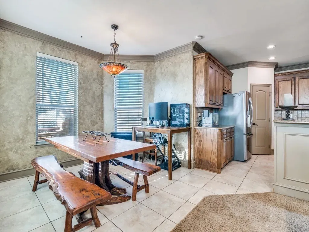 Neutral-toned tile flooring throughout
