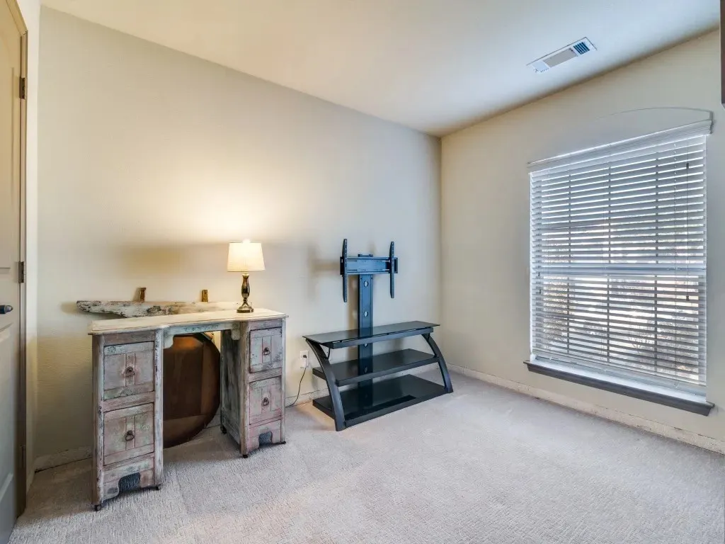 Neutral wall colors and light-colored carpeting