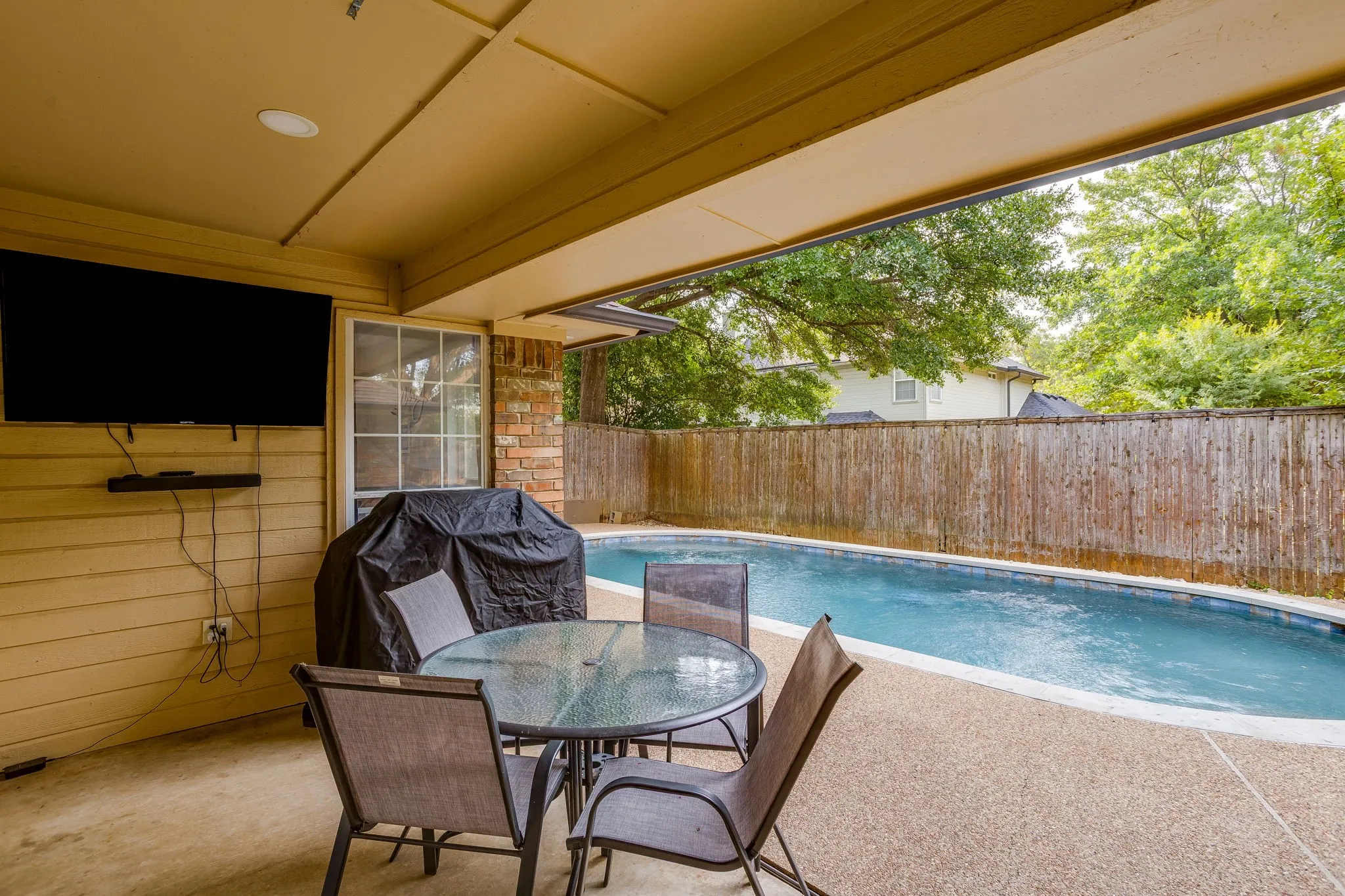 Single Family Residence For Sale in Denton County , 2637 Surrey Woods Road, Flower Mound, Texas 75028, 4 Bedroom, 3 Bathroom, 2 Garage spaces, 2,353 Sqft, built in 1988, mls#21396529, Real Estate Agent in Flower Mound, Homes For Sale in Denton county, Homes For Sale in Flower Mound, Realtor in Flower Mound Texas, Real Estate Brokerage Independent Realty Texas, Luminita Cordes Realtor
