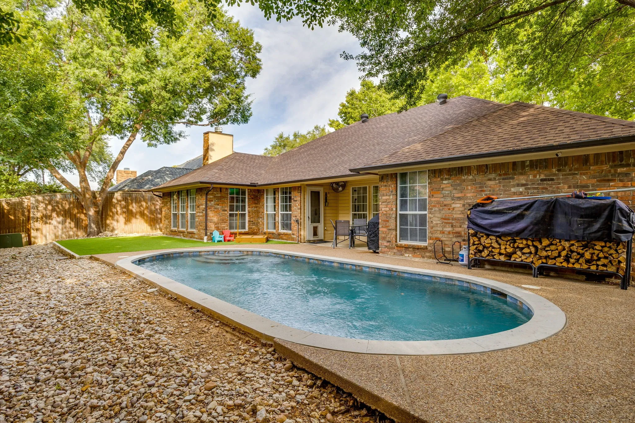 Single Family Residence For Sale in Denton County , 2637 Surrey Woods Road, Flower Mound, Texas 75028, 4 Bedroom, 3 Bathroom, 2 Garage spaces, 2,353 Sqft, built in 1988, mls#21396529, Real Estate Agent in Flower Mound, Homes For Sale in Denton county, Homes For Sale in Flower Mound, Realtor in Flower Mound Texas, Real Estate Brokerage Independent Realty Texas, Luminita Cordes Realtor